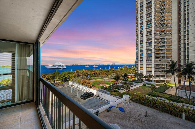 EASTPOINTE CONDO - Residential
