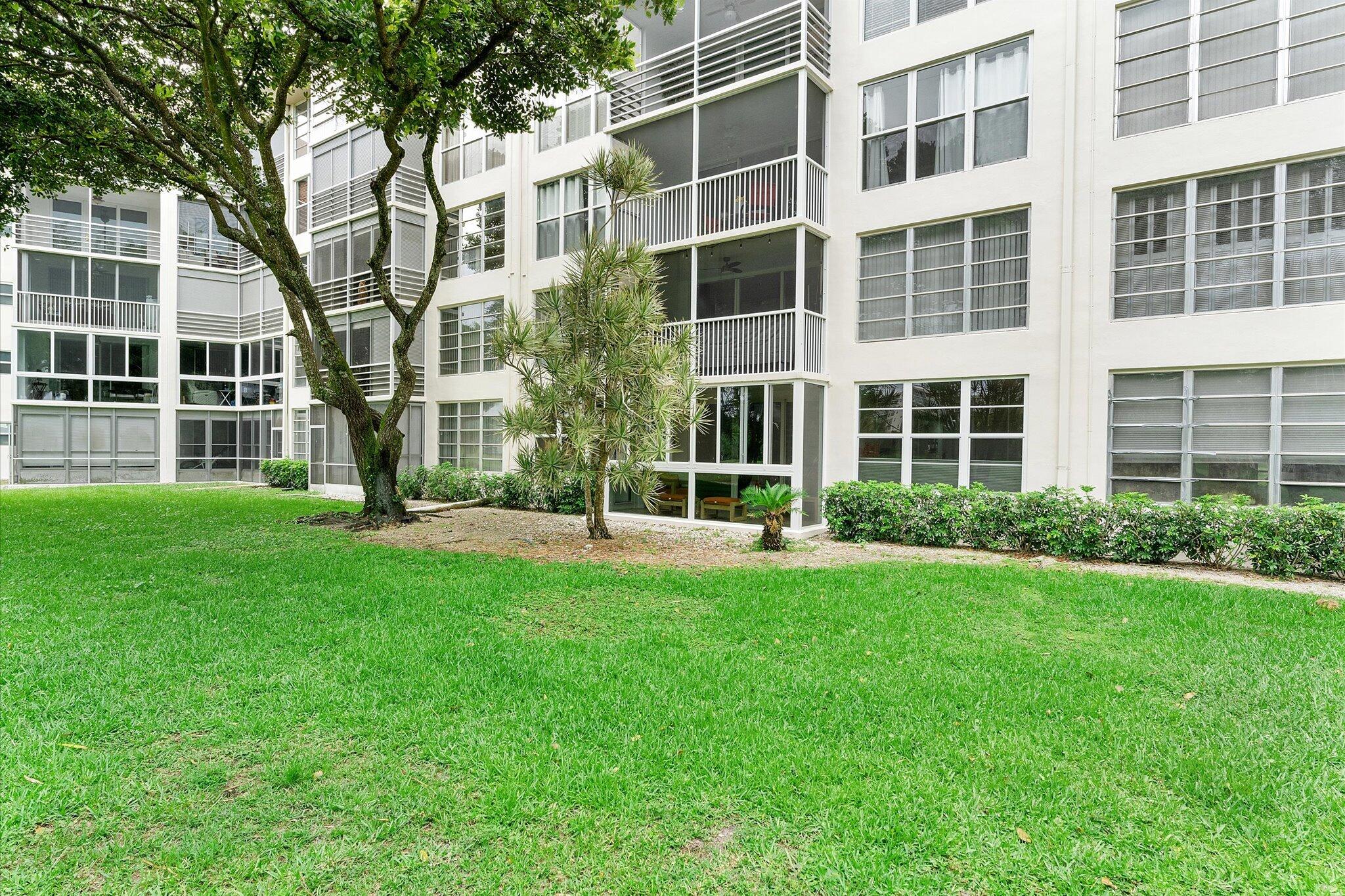 NO 76 PALM-AIRE COUNTRY CLUB - Residential