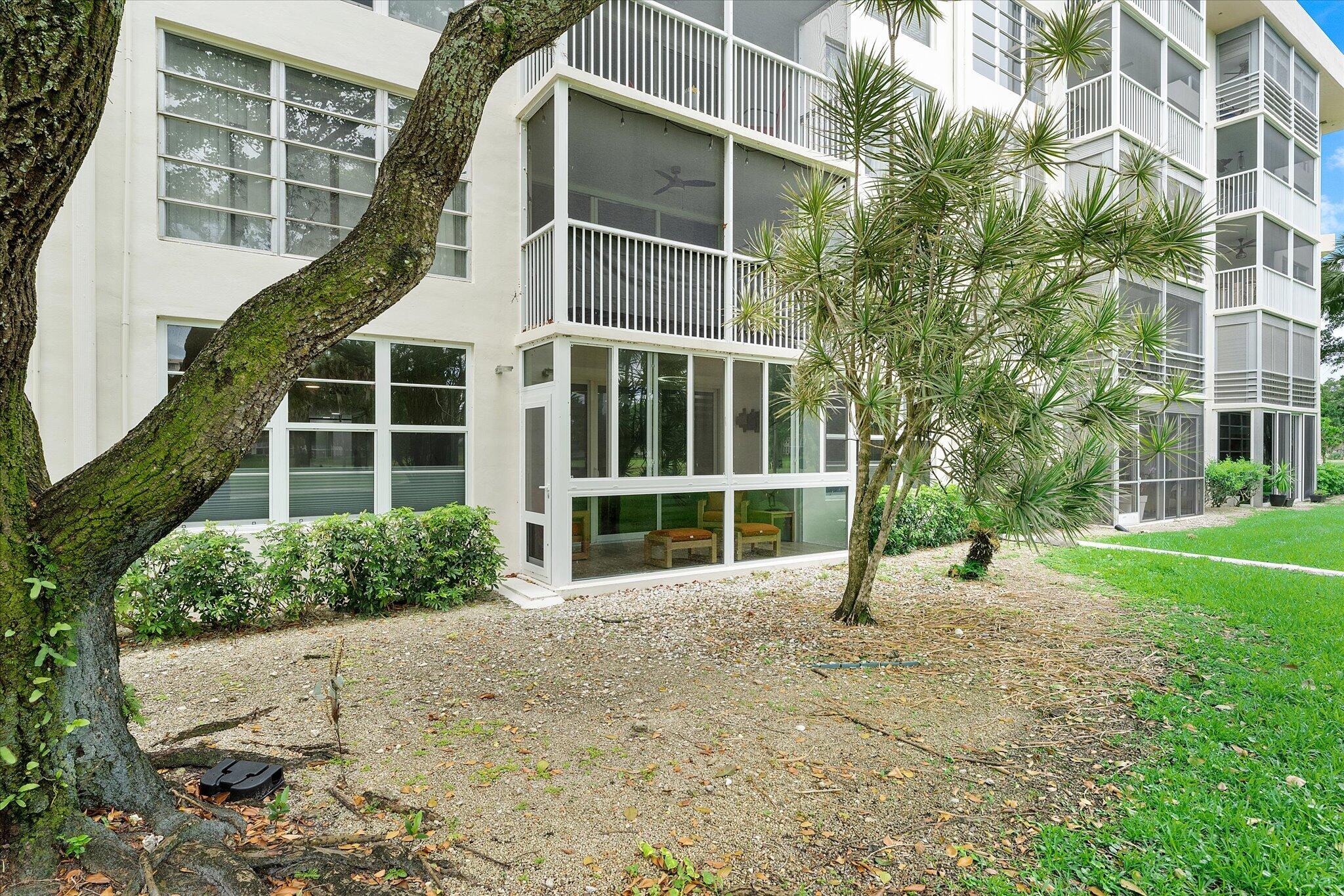 NO 76 PALM-AIRE COUNTRY CLUB - Residential