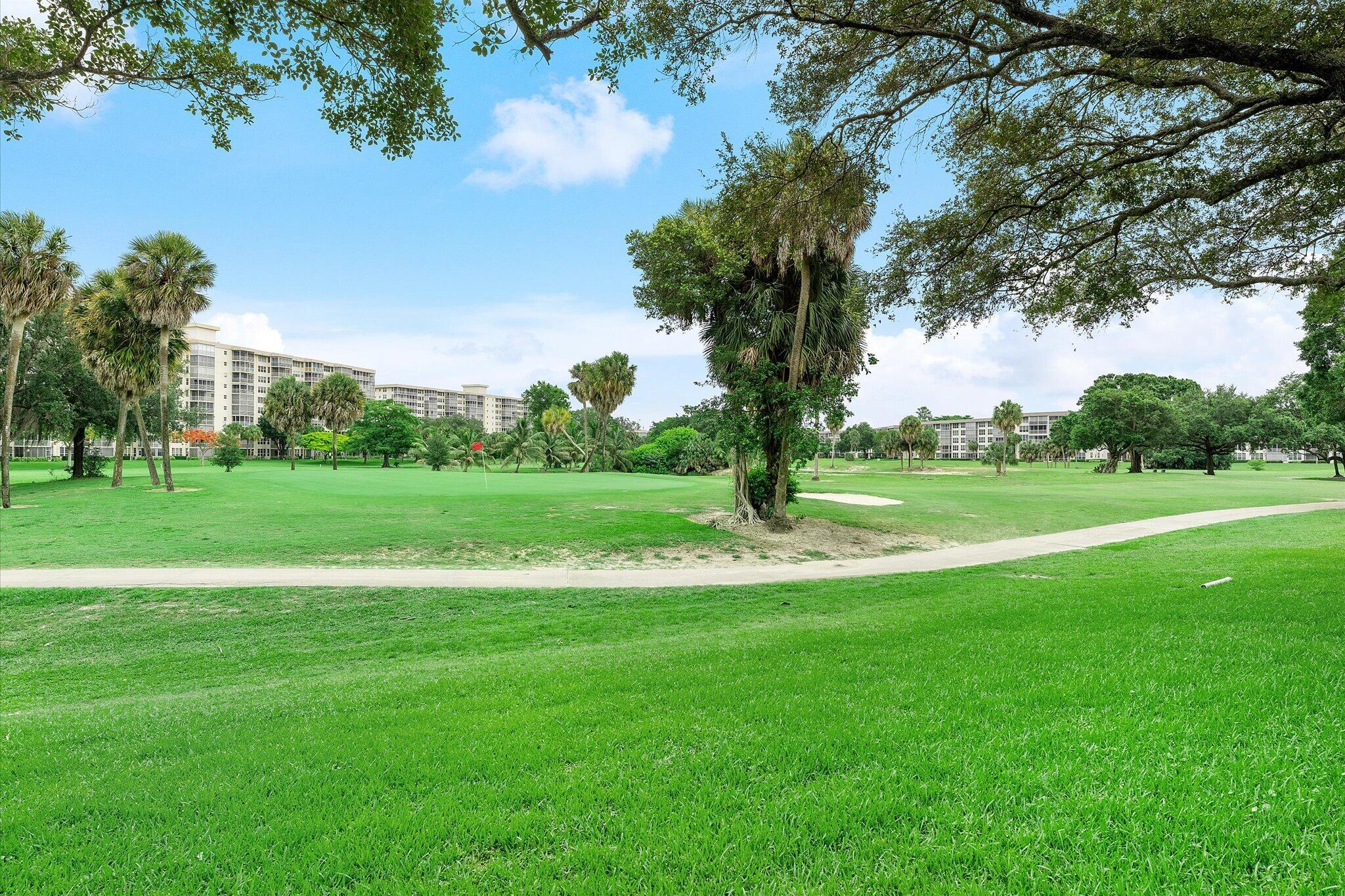 NO 76 PALM-AIRE COUNTRY CLUB - Residential