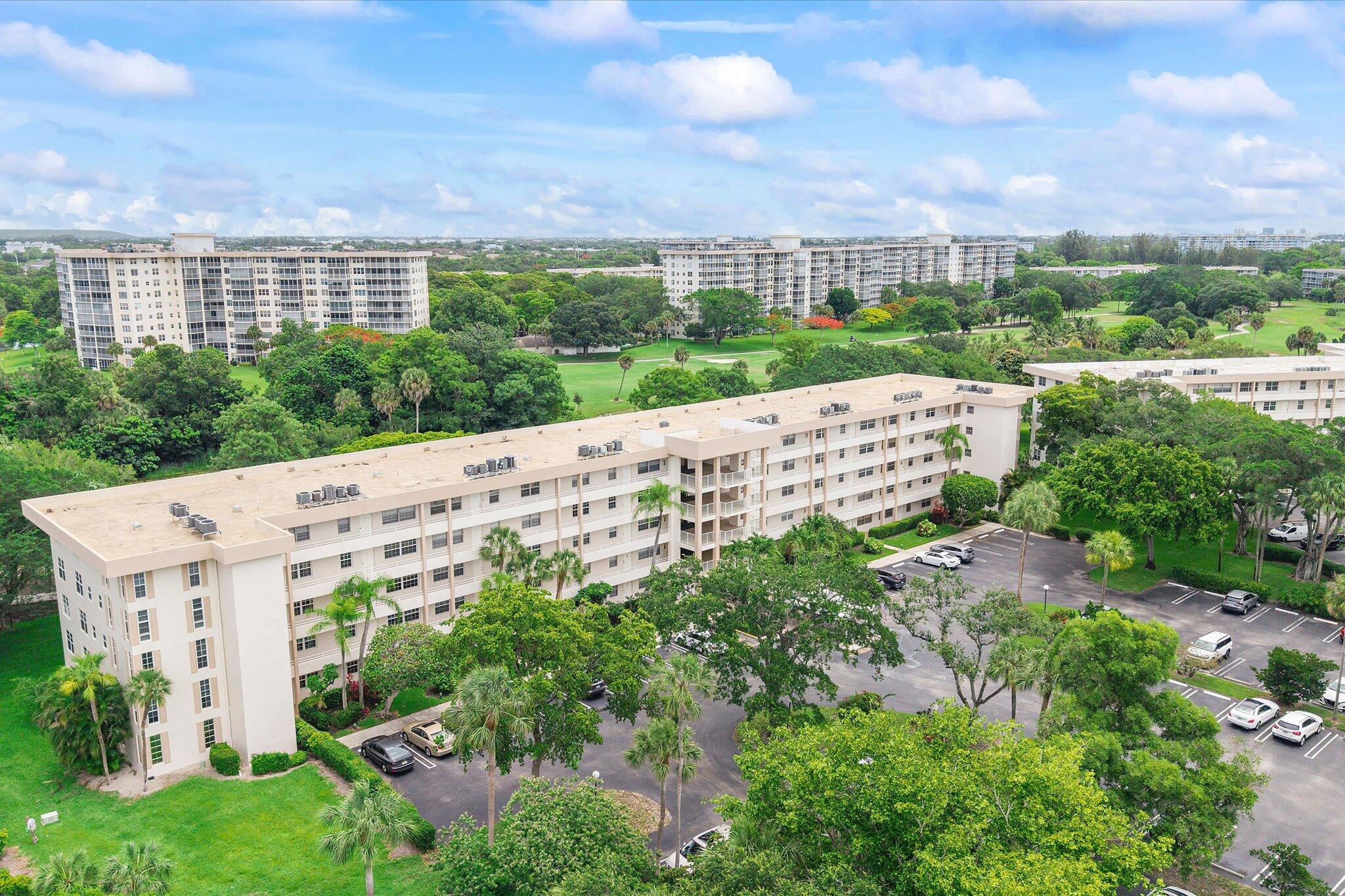 NO 76 PALM-AIRE COUNTRY CLUB - Residential