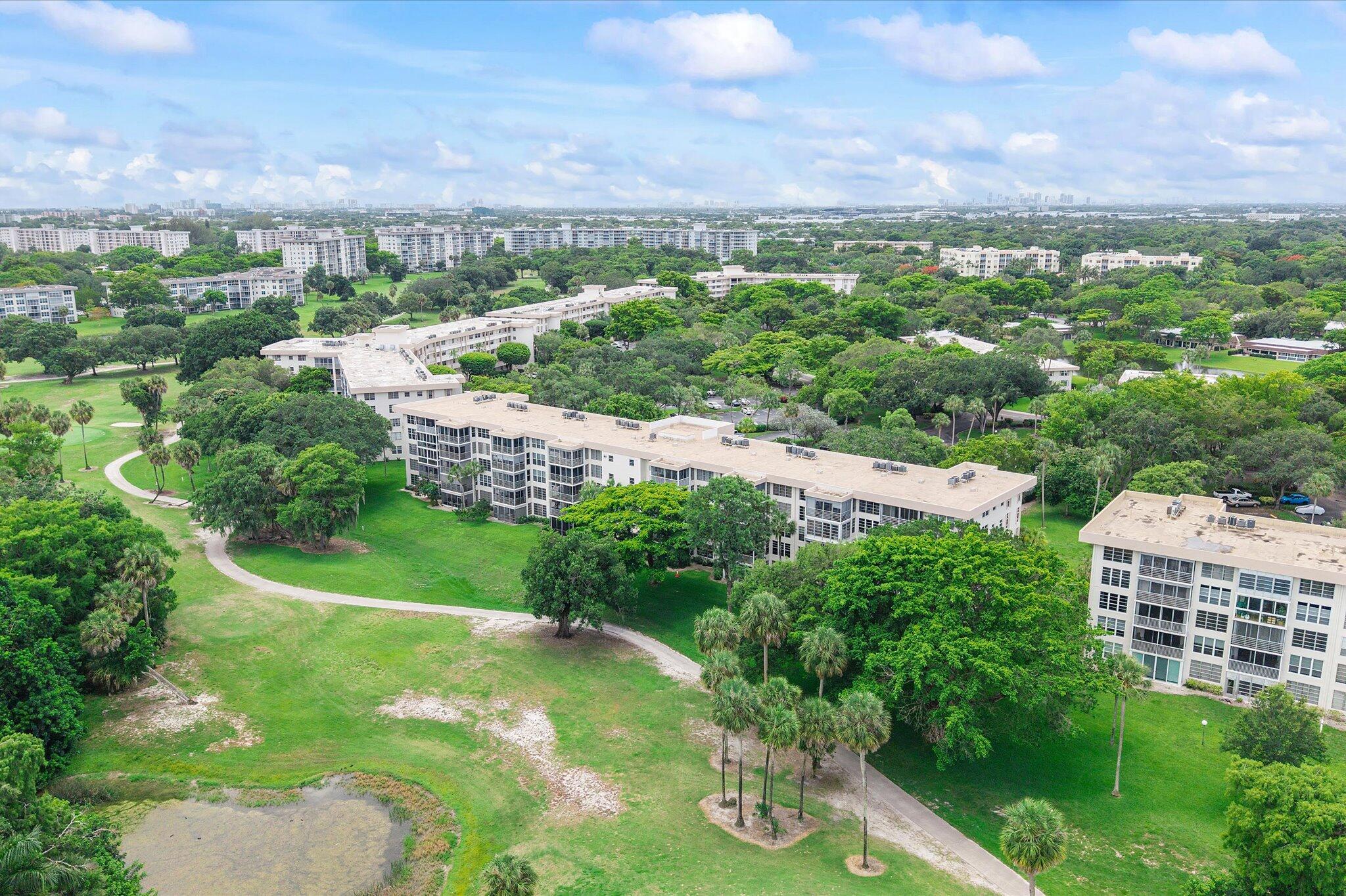 NO 76 PALM-AIRE COUNTRY CLUB - Residential