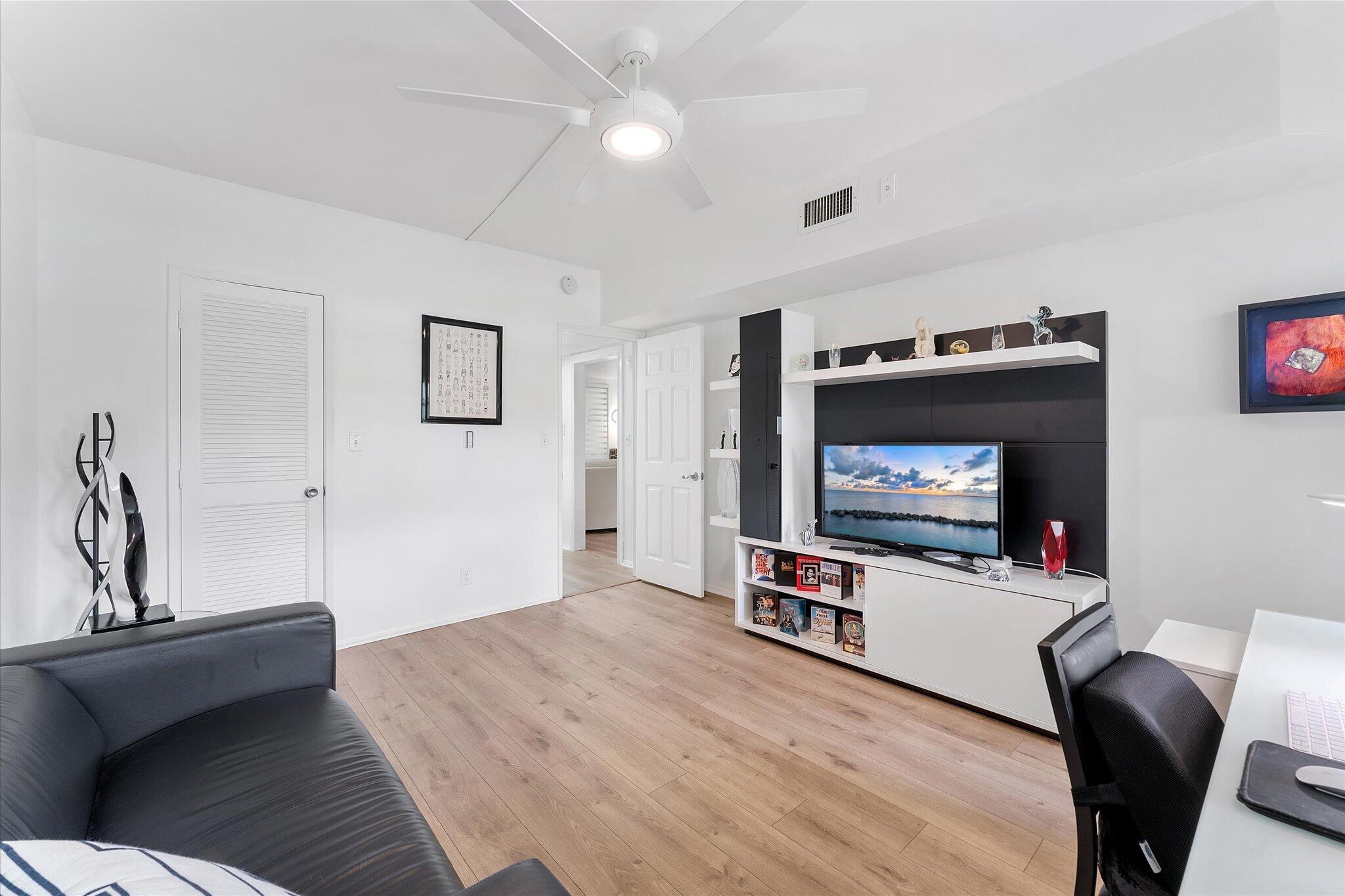 NO 76 PALM-AIRE COUNTRY CLUB - Residential
