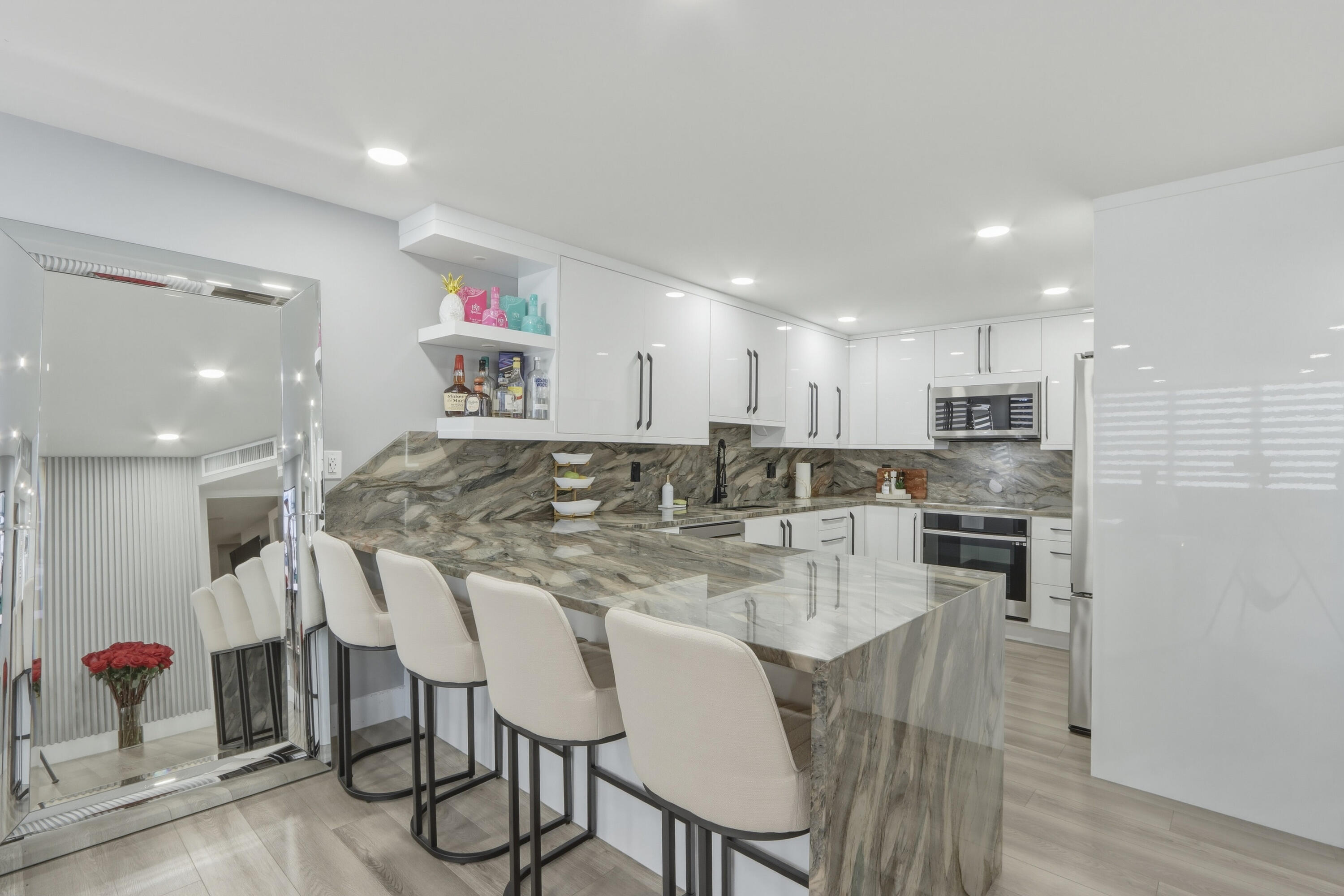 MAISON GRANDE CONDO - Residential