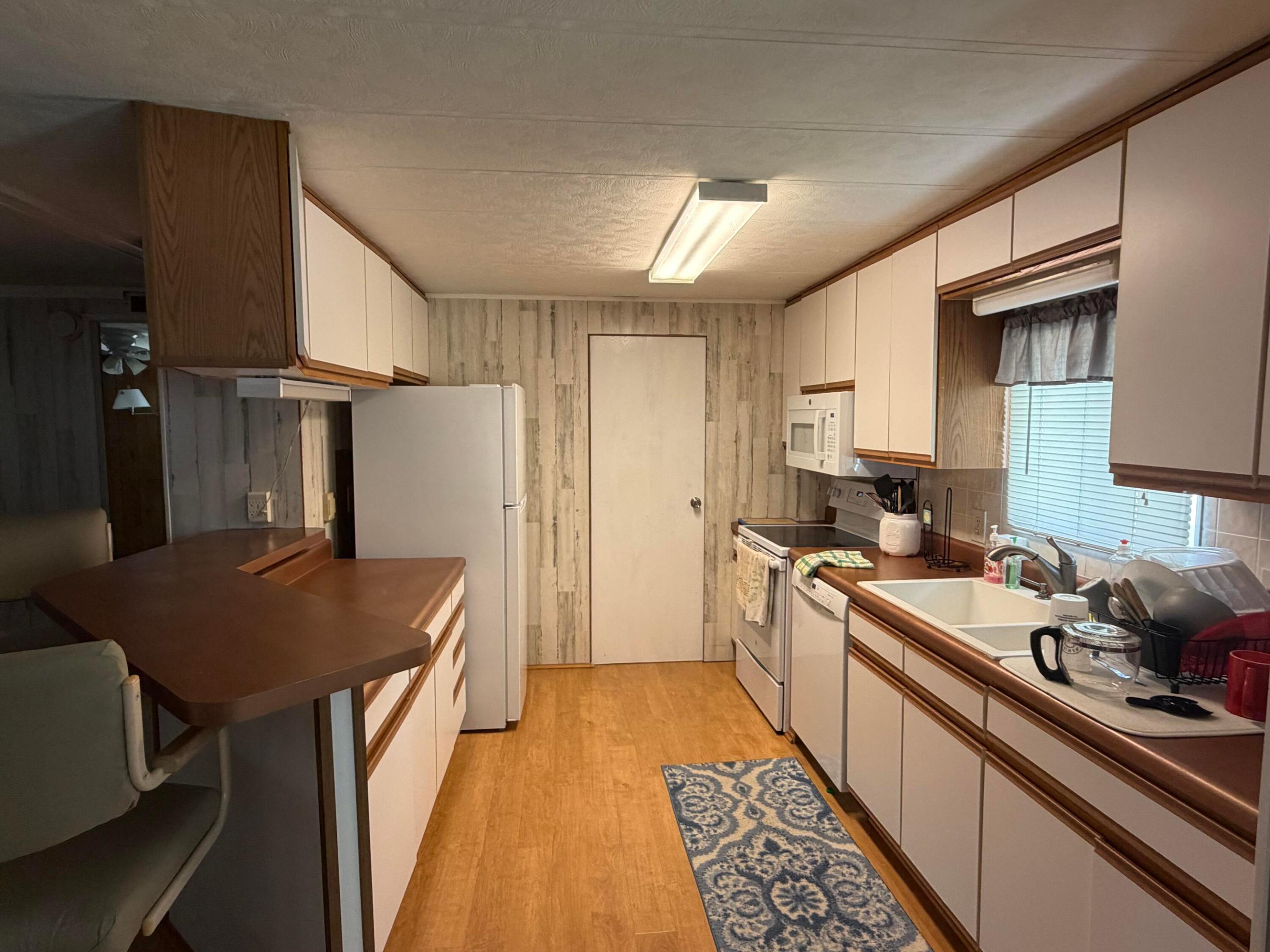 TREASURE ISLAND UNIT 7 - Residential Lease