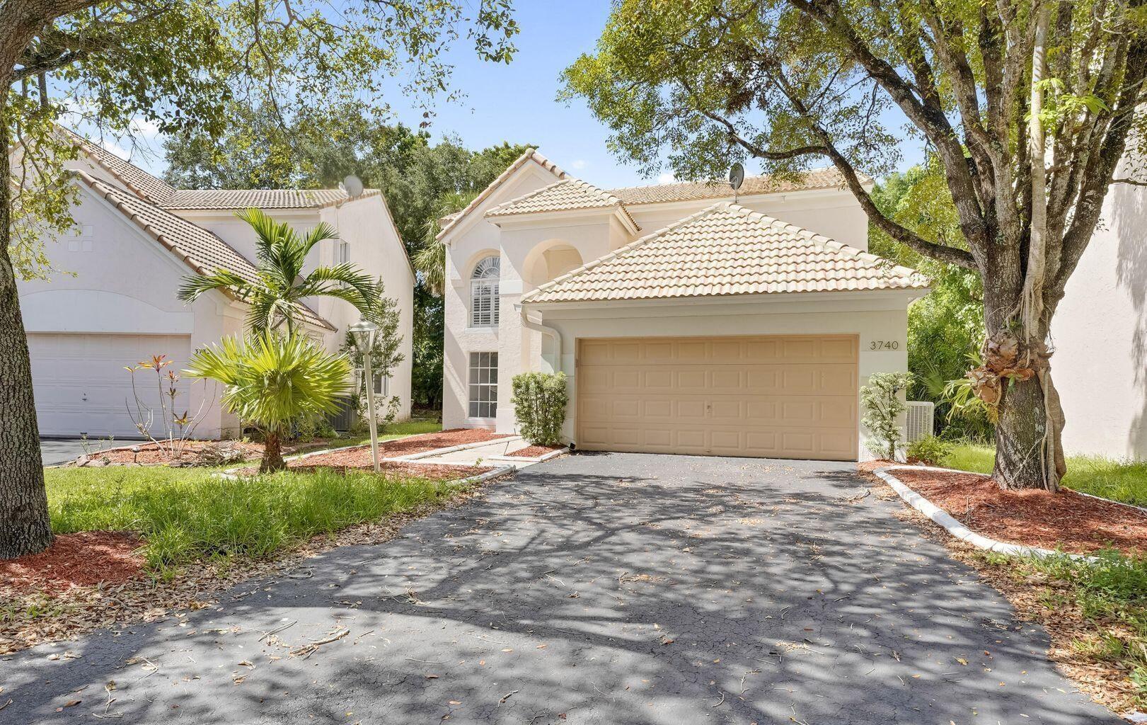 WOODSIDE ESTATES - Residential
