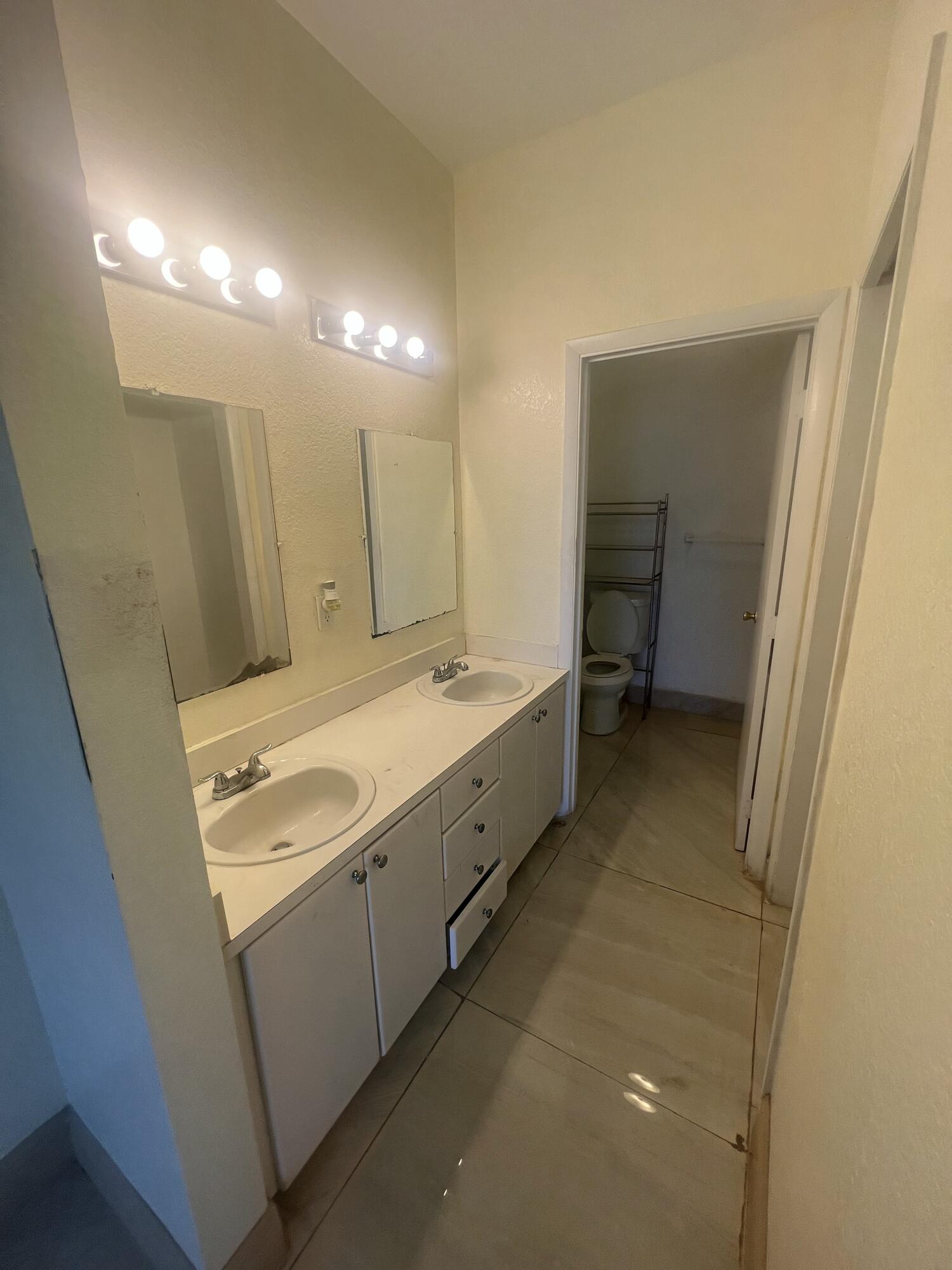 RIVERDALE VILLAS - Residential Lease