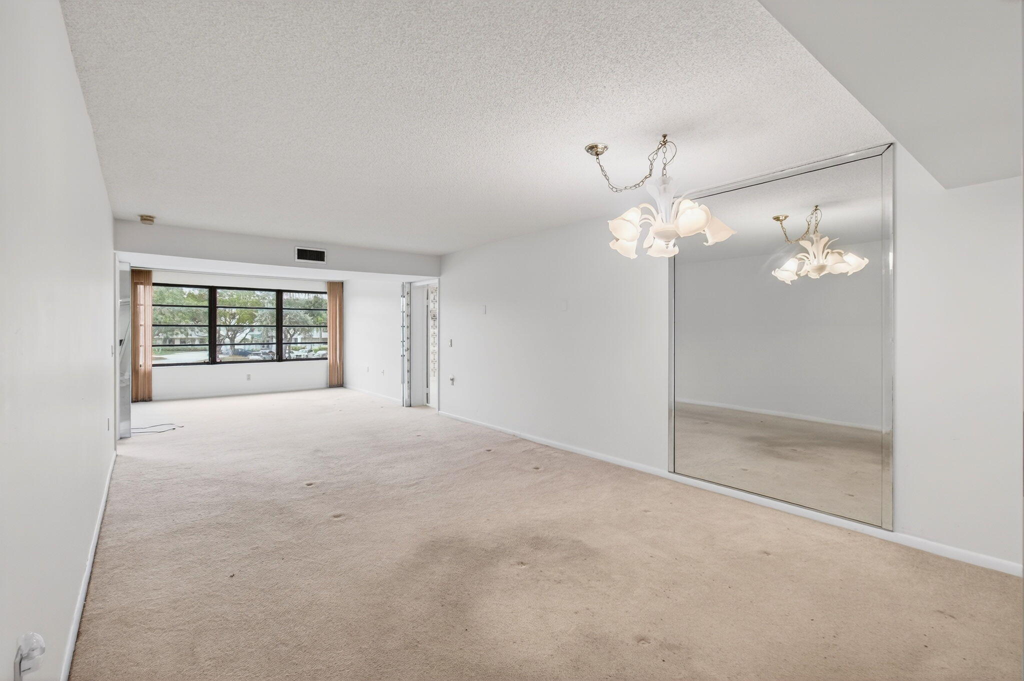 WHITEHALL - Residential