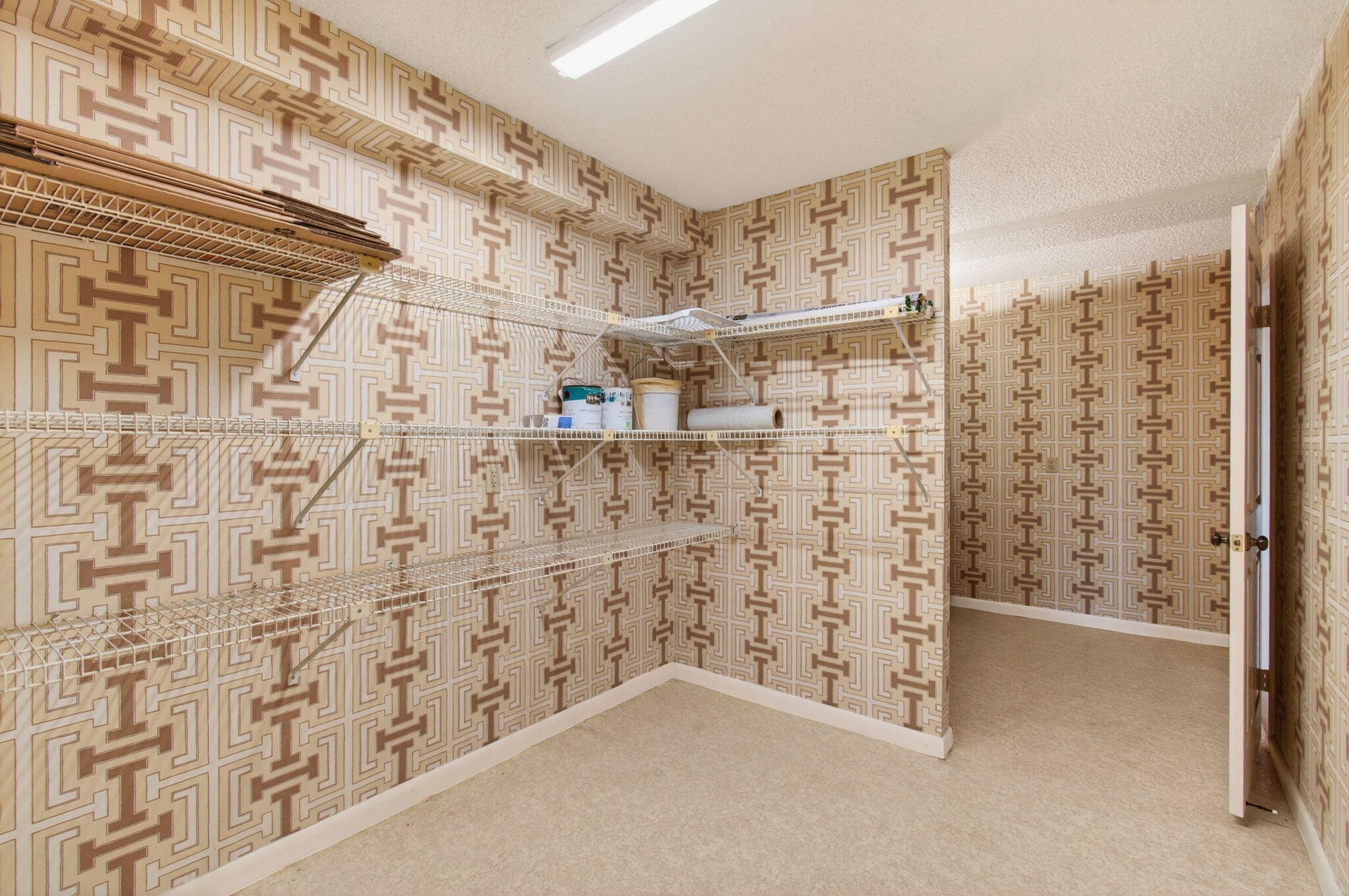 WHITEHALL - Residential