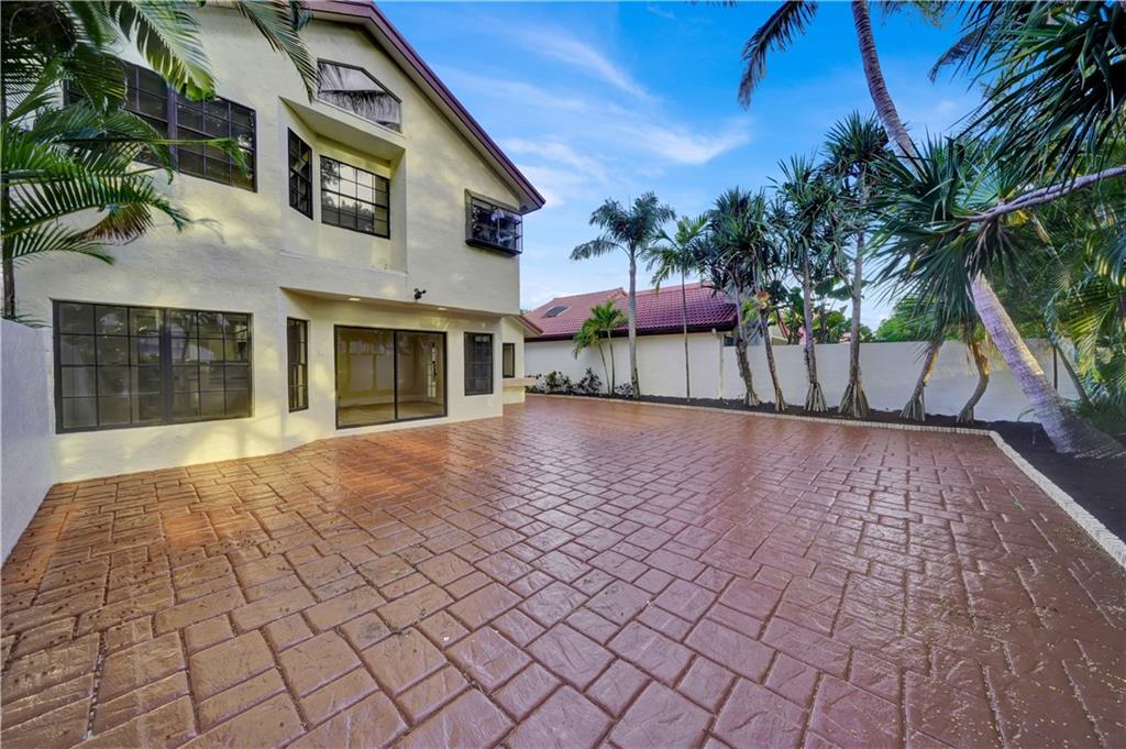 Town Place Club Villas - Residential