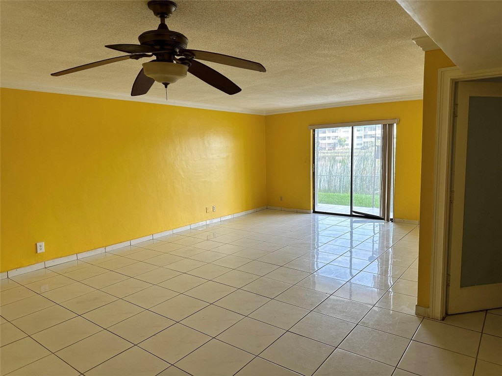 LAKESIDE MANOR NORTH COND - Residential