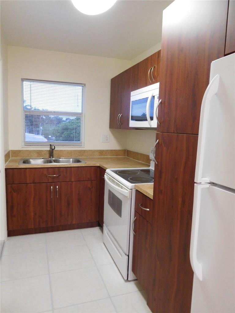 SANTA MONICA CONDOMINIUM - Residential Lease