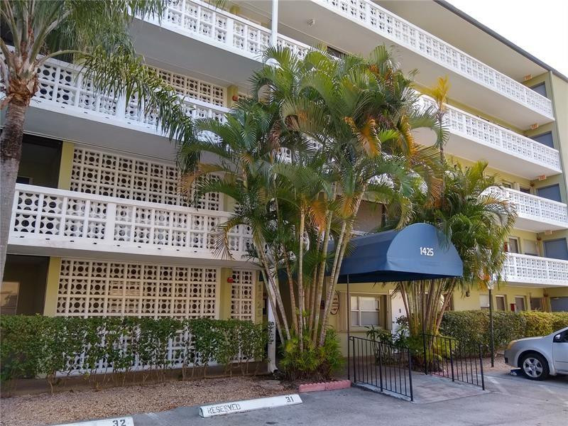 SANTA MONICA CONDOMINIUM - Residential Lease
