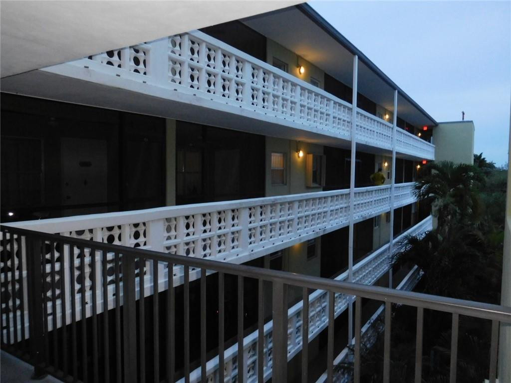 SANTA MONICA CONDOMINIUM - Residential Lease