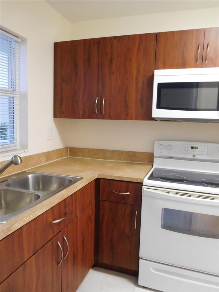 SANTA MONICA CONDOMINIUM - Residential Lease