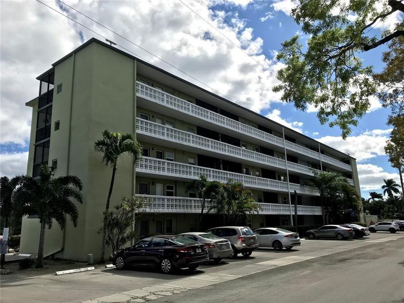 SANTA MONICA CONDOMINIUM - Residential Lease
