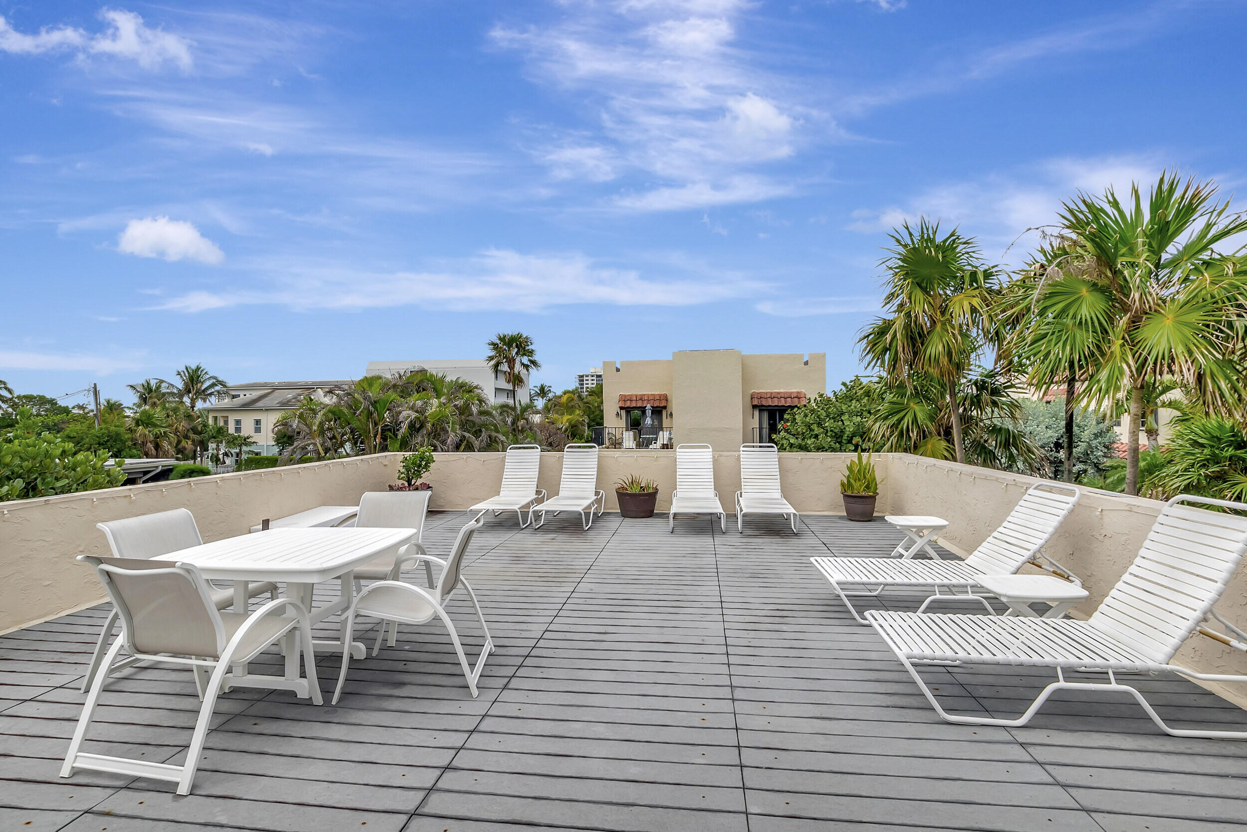 JARDIN DEL MAR CONDO - Residential