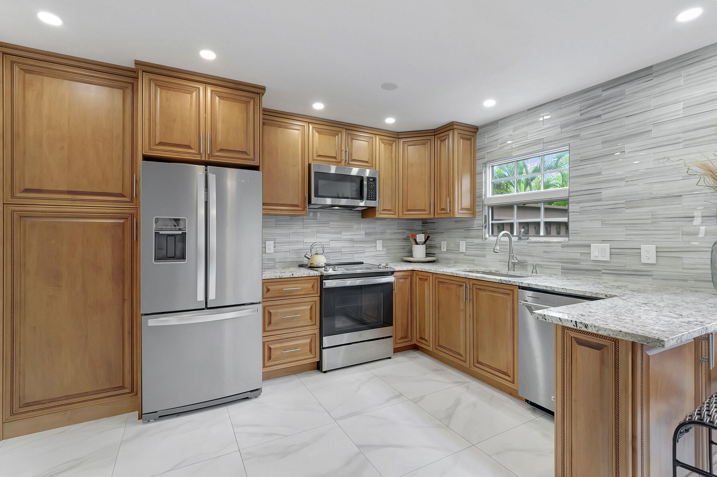 JARDIN DEL MAR CONDO - Residential