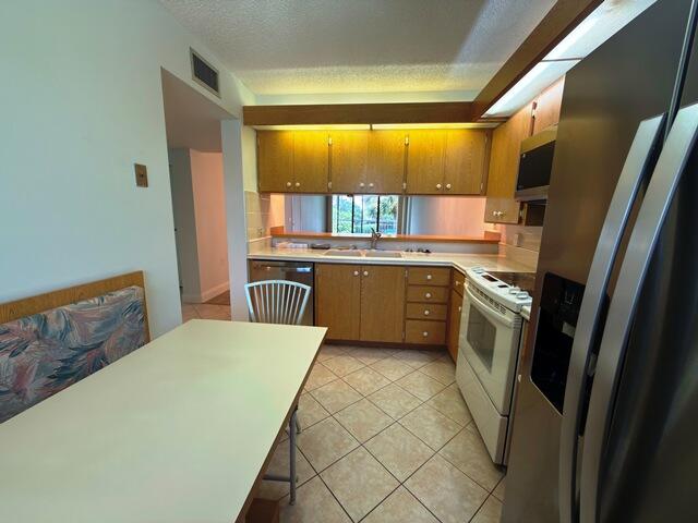 WHITEHALL VILLAGE - Residential Lease