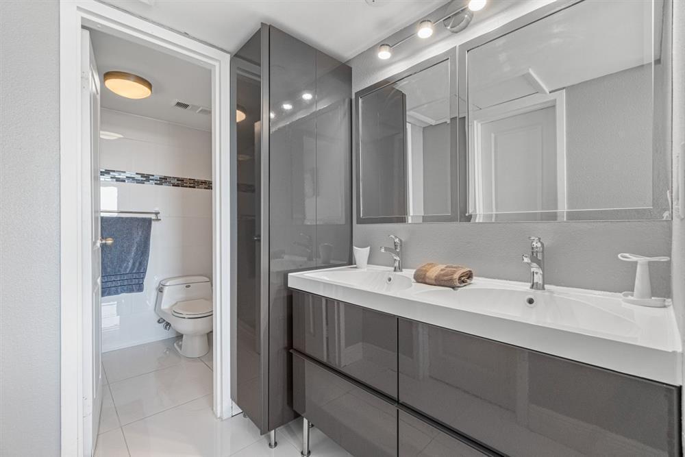 LAKESHORE CLUB CONDO - Residential Lease