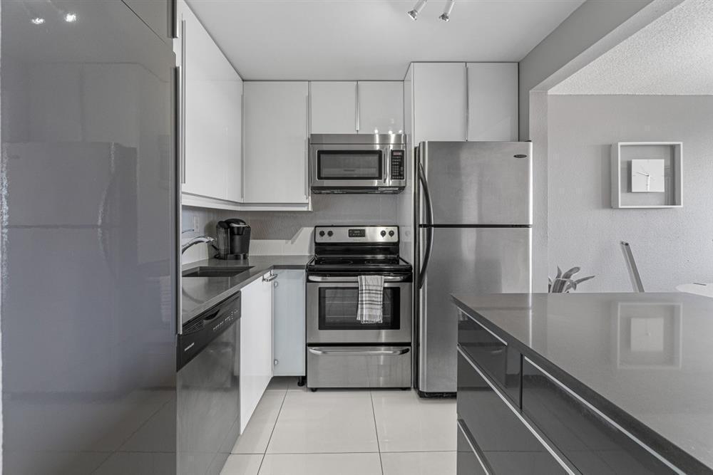 LAKESHORE CLUB CONDO - Residential Lease