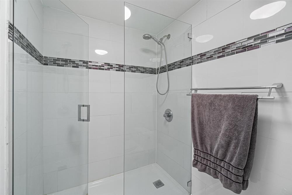 LAKESHORE CLUB CONDO - Residential Lease