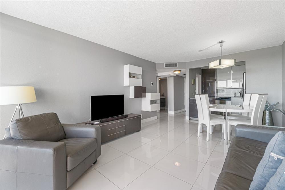 LAKESHORE CLUB CONDO - Residential Lease
