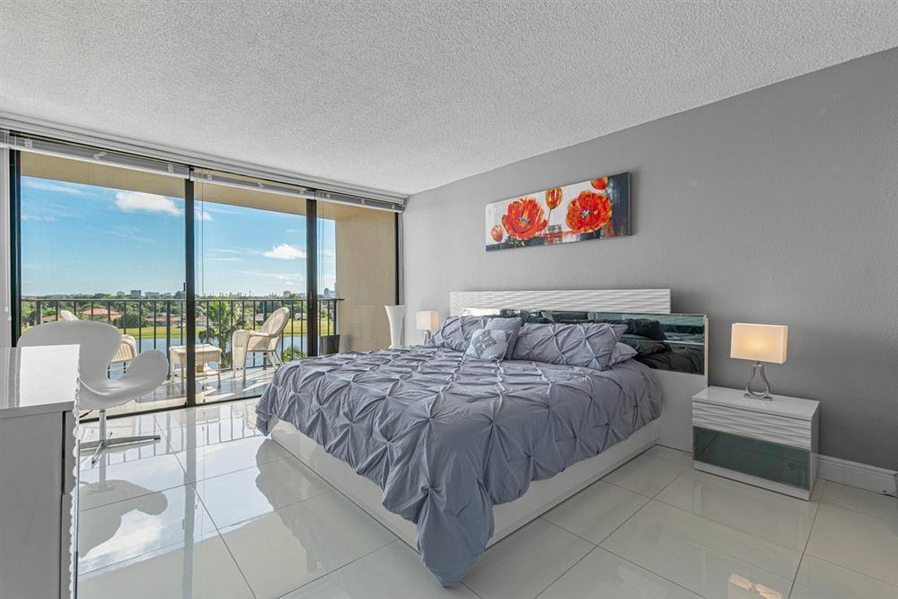 LAKESHORE CLUB CONDO - Residential Lease