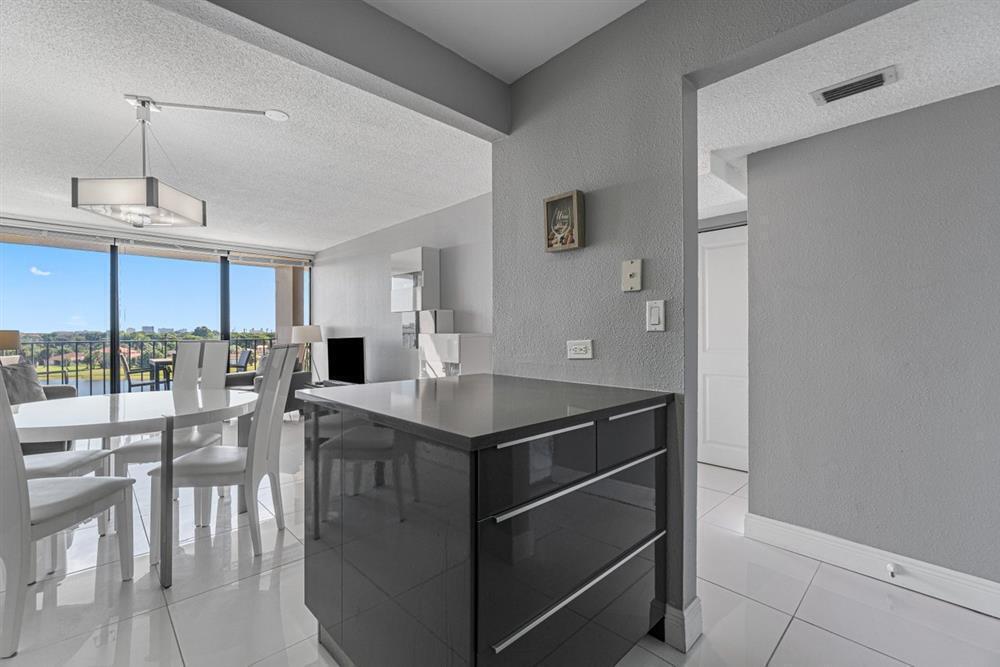 LAKESHORE CLUB CONDO - Residential Lease