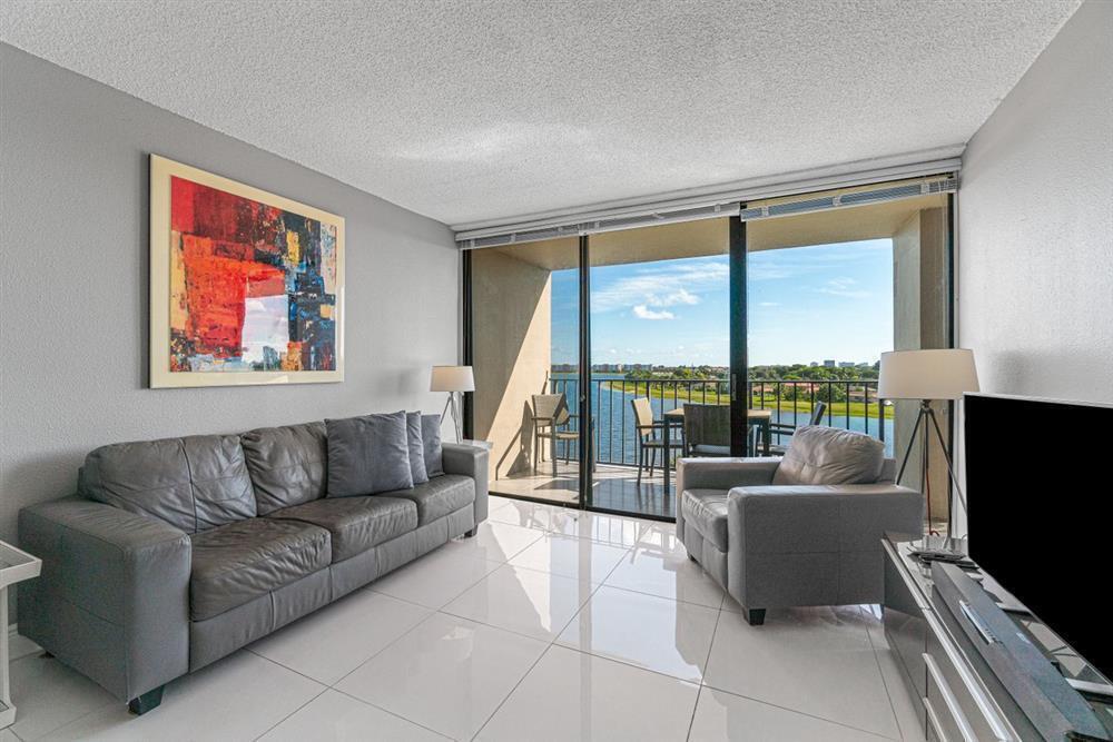 LAKESHORE CLUB CONDO - Residential Lease