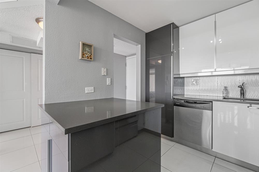 LAKESHORE CLUB CONDO - Residential Lease