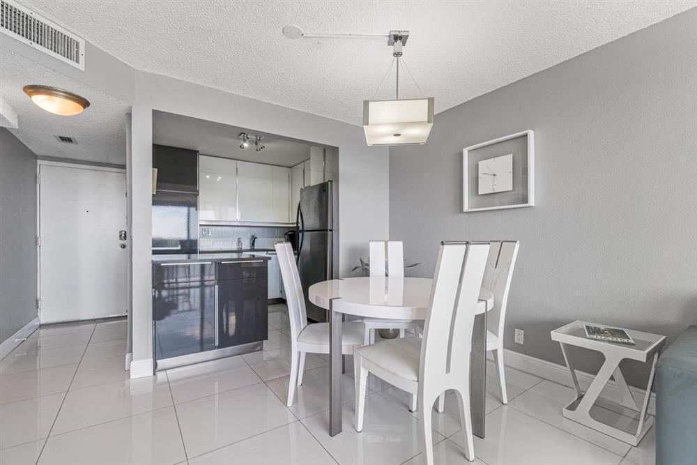 LAKESHORE CLUB CONDO - Residential Lease