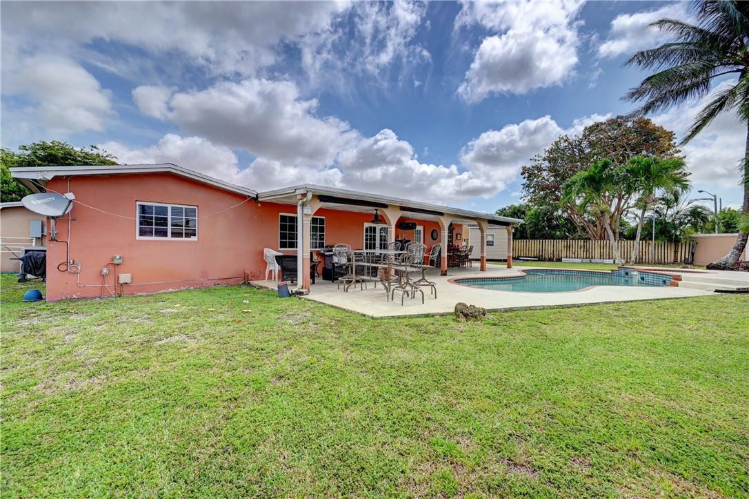 Pasadena Lakes West 69-37 - Residential