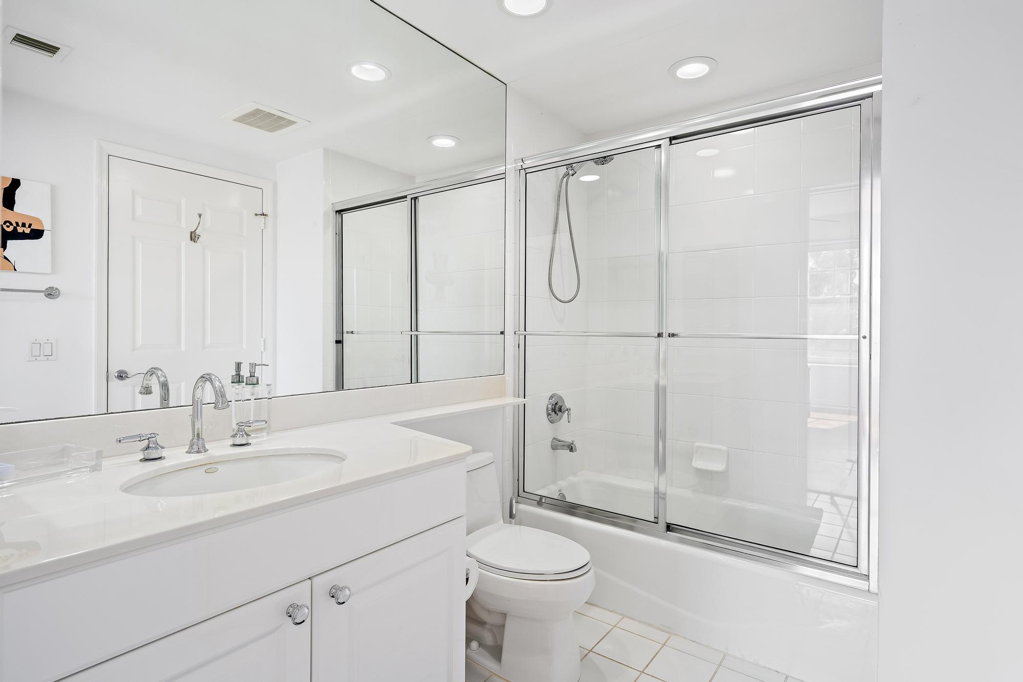 JUPITER YACHT CLUB - Residential Lease