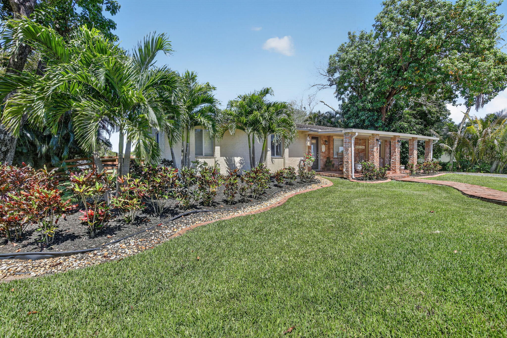 COUNTRY ACRES - Residential