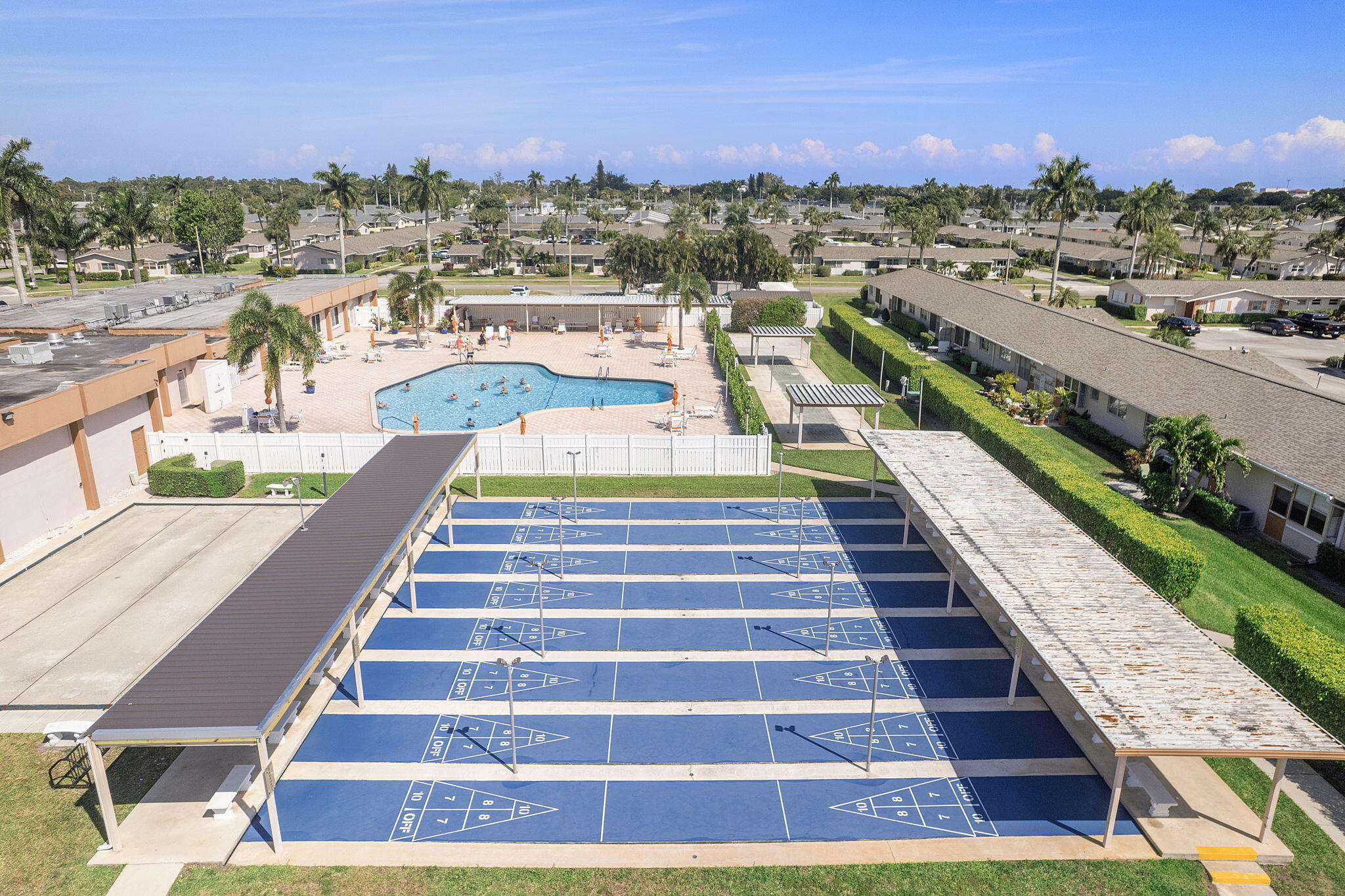 CRESTHAVEN VILLAS CONDO 25 - Residential