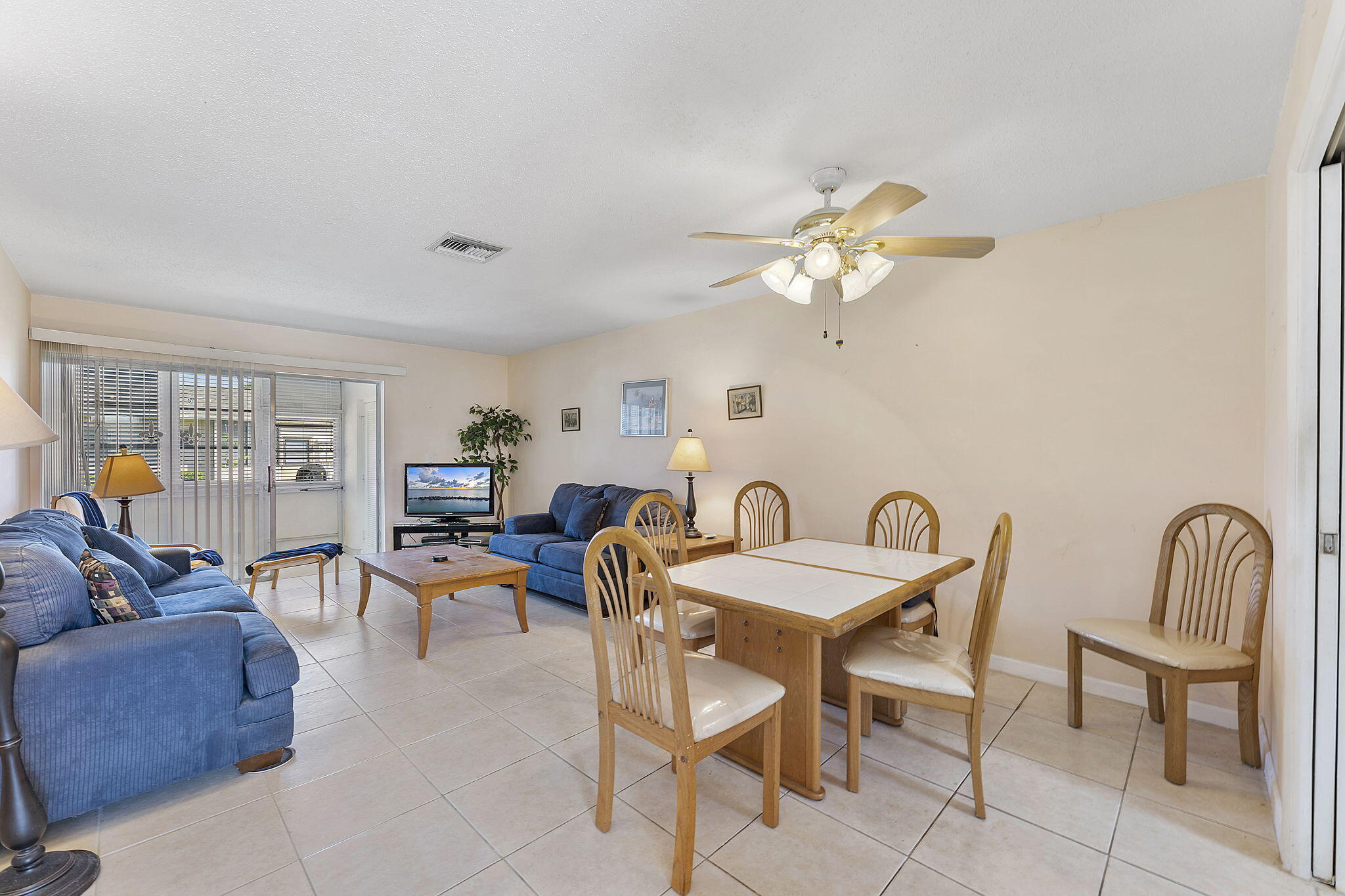 CRESTHAVEN VILLAS CONDO 25 - Residential