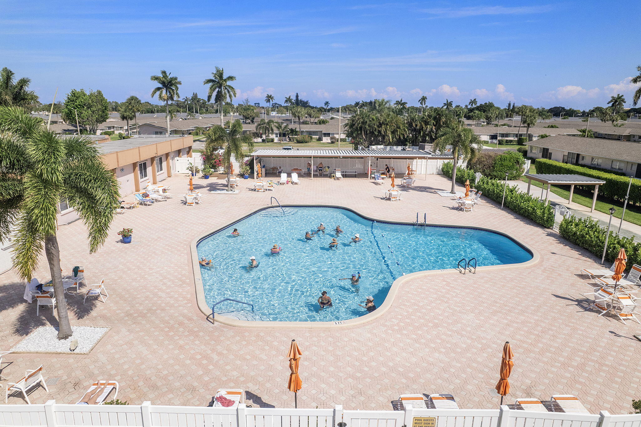 CRESTHAVEN VILLAS CONDO 25 - Residential