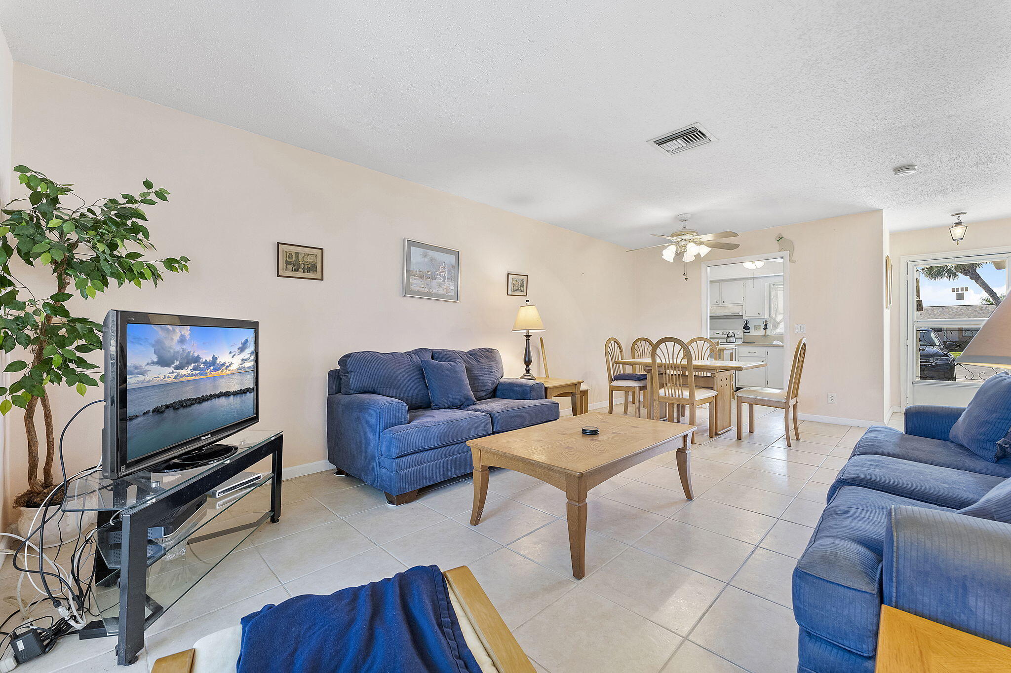 CRESTHAVEN VILLAS CONDO 25 - Residential