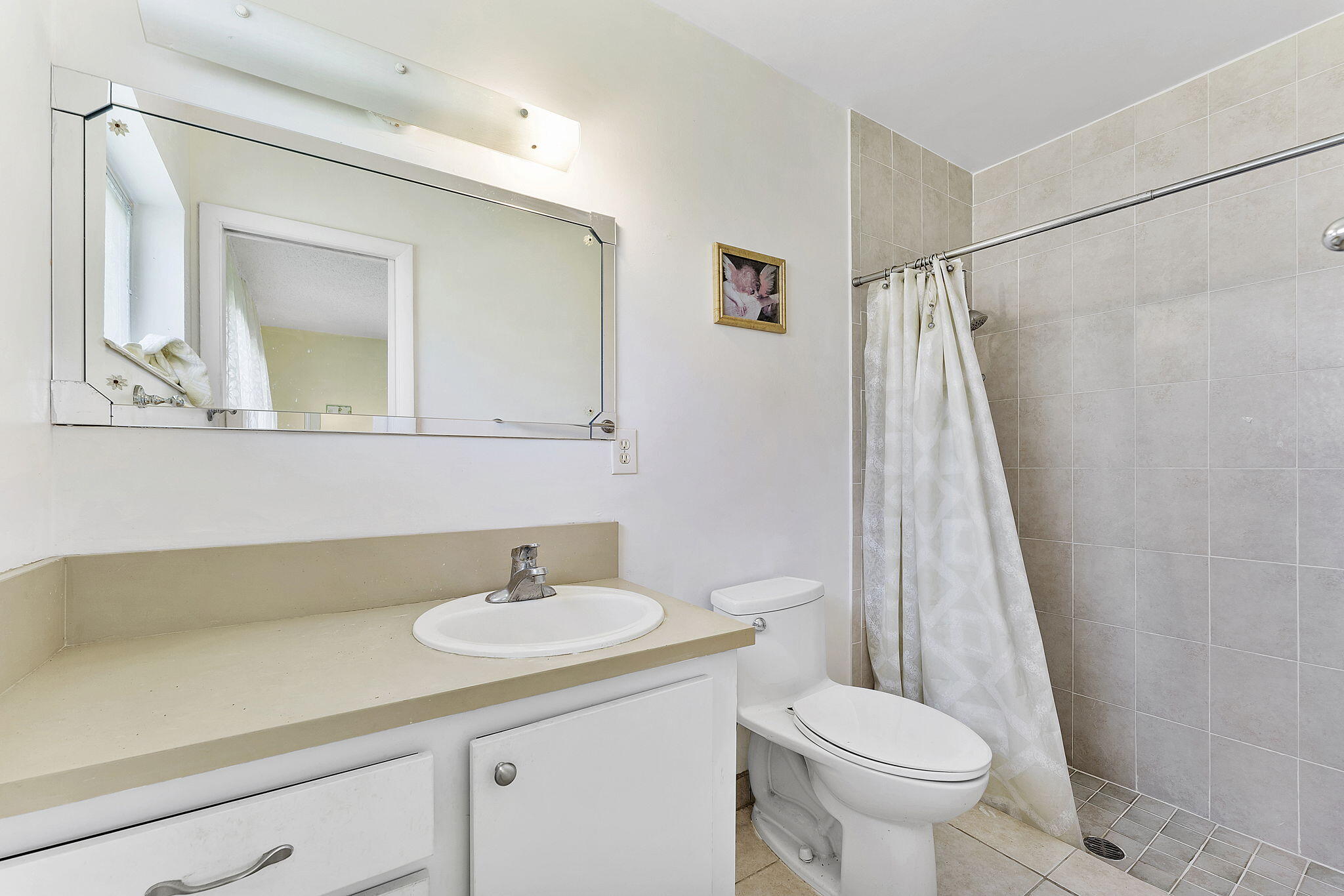 CRESTHAVEN VILLAS CONDO 25 - Residential
