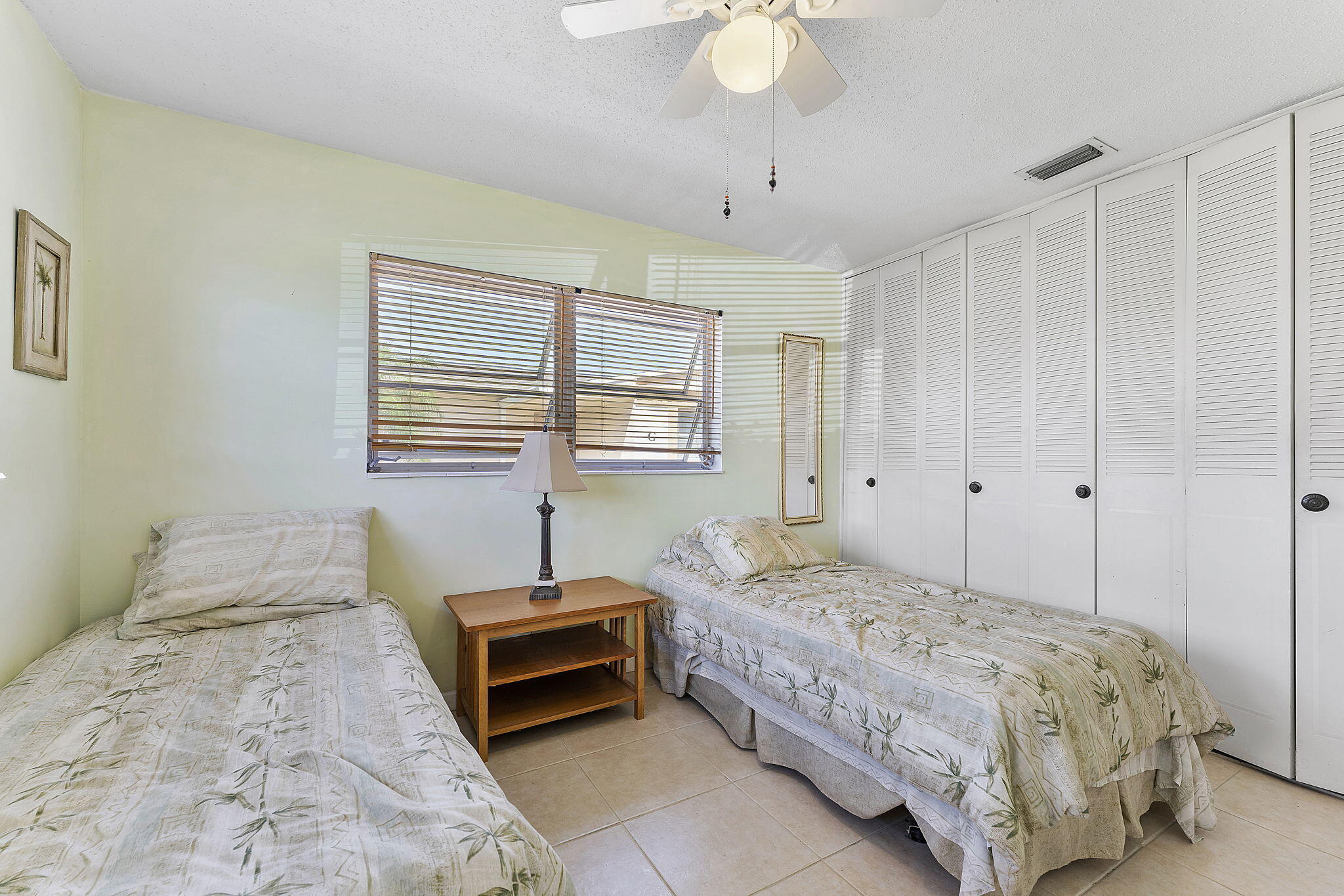 CRESTHAVEN VILLAS CONDO 25 - Residential