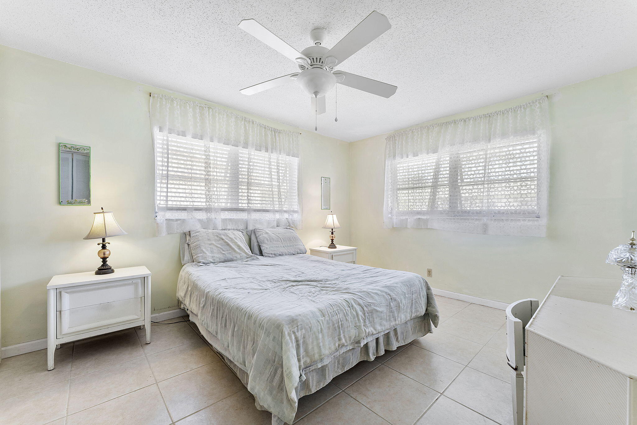 CRESTHAVEN VILLAS CONDO 25 - Residential