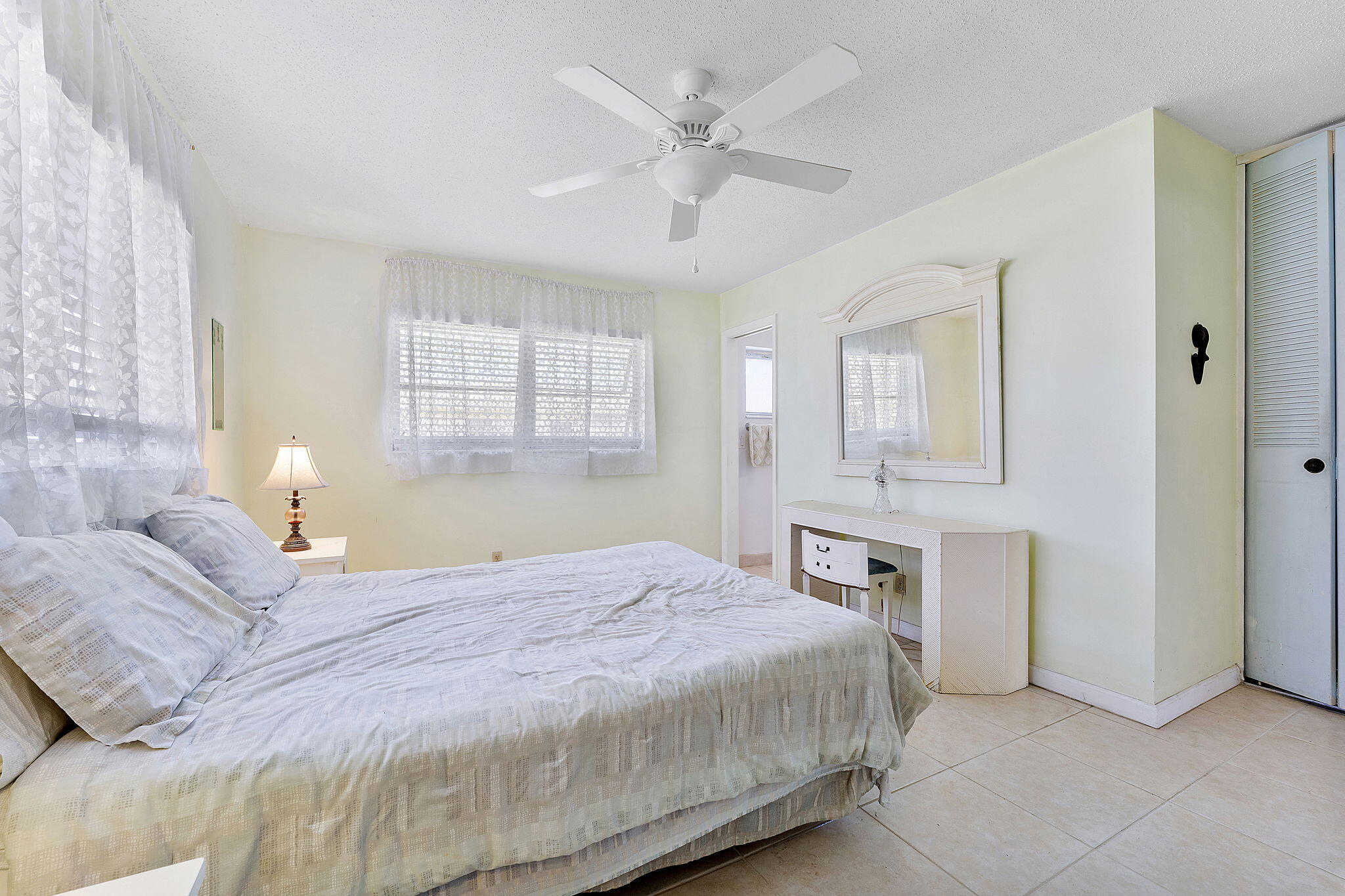 CRESTHAVEN VILLAS CONDO 25 - Residential