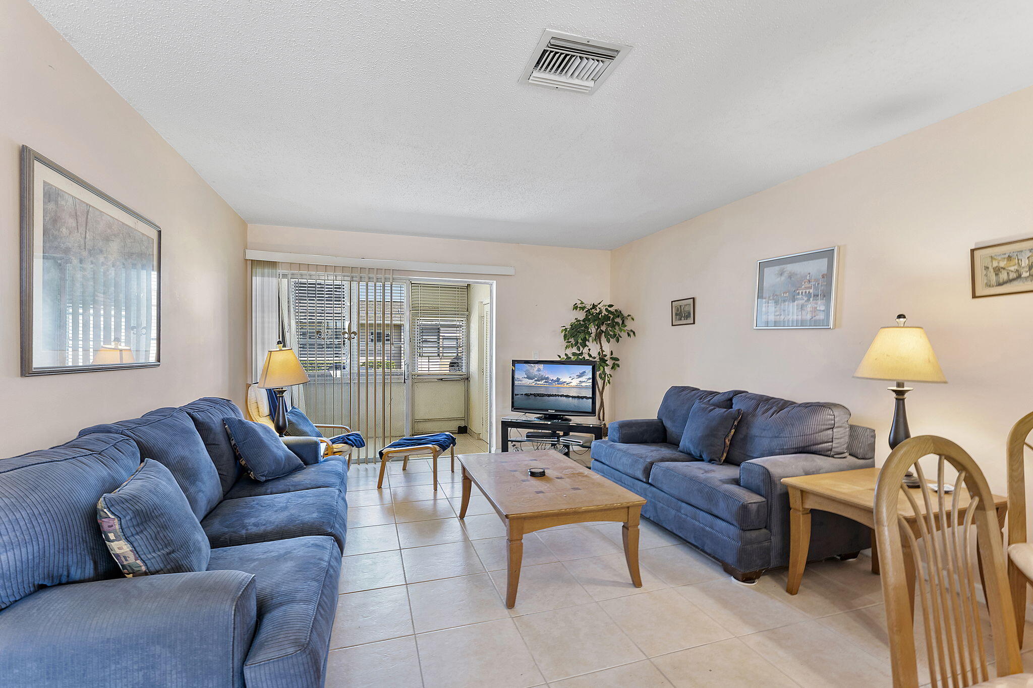 CRESTHAVEN VILLAS CONDO 25 - Residential