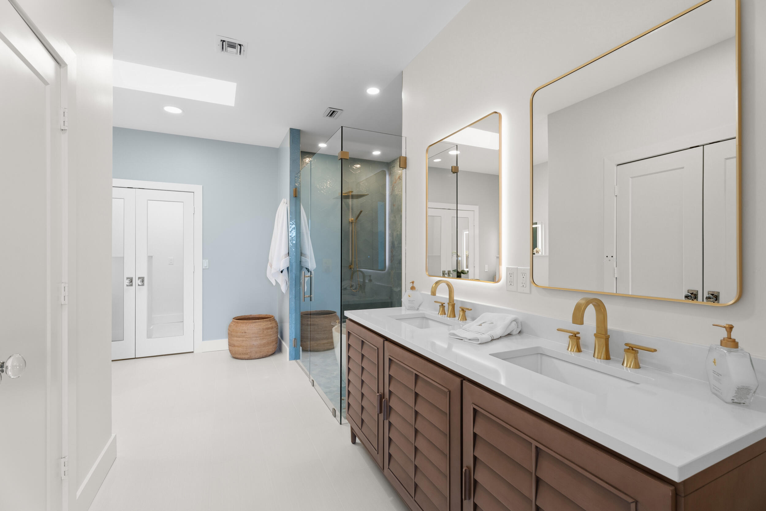 WINDRIFT AT JONATHANS LANDING - Residential