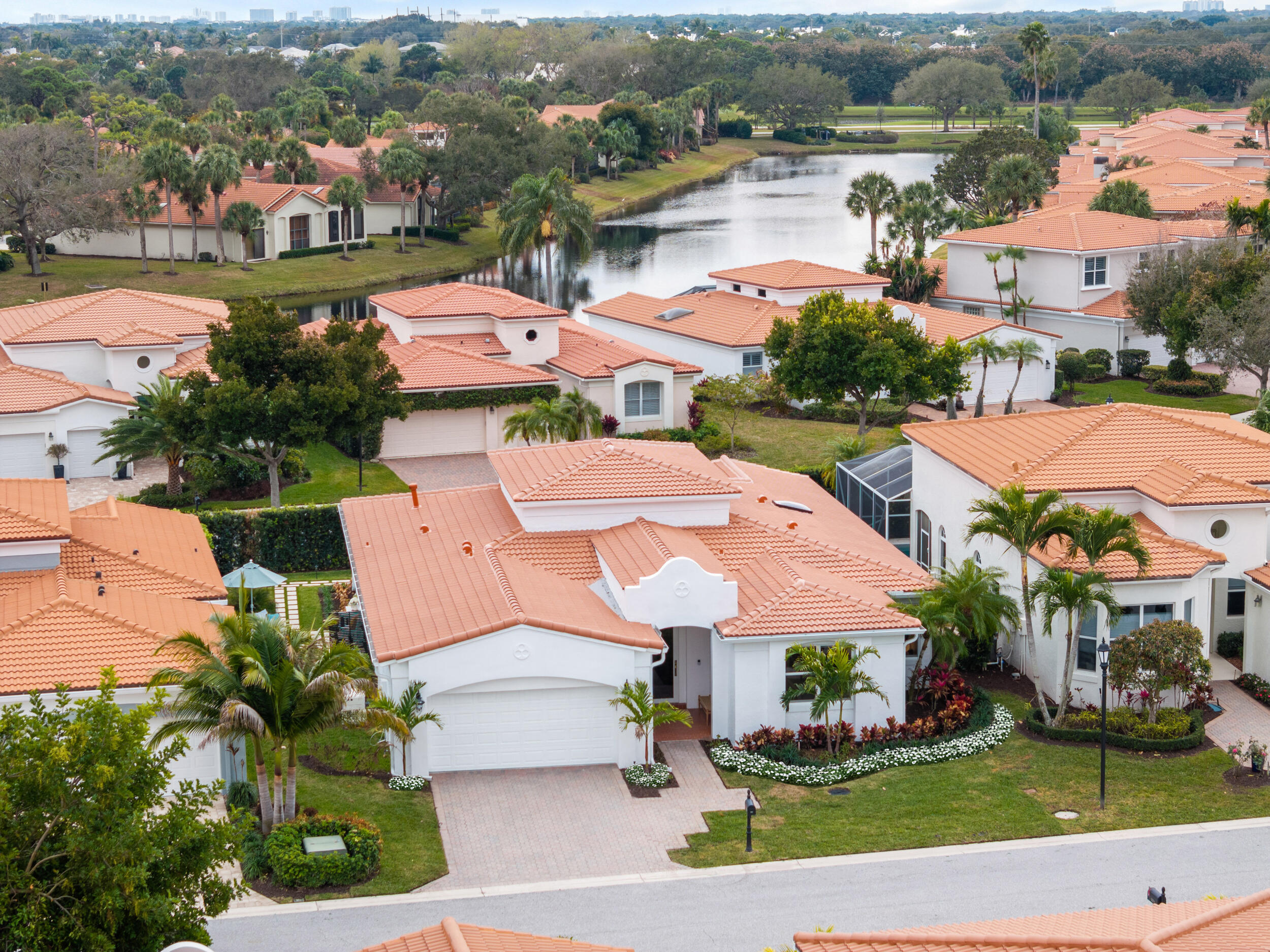 WINDRIFT AT JONATHANS LANDING - Residential