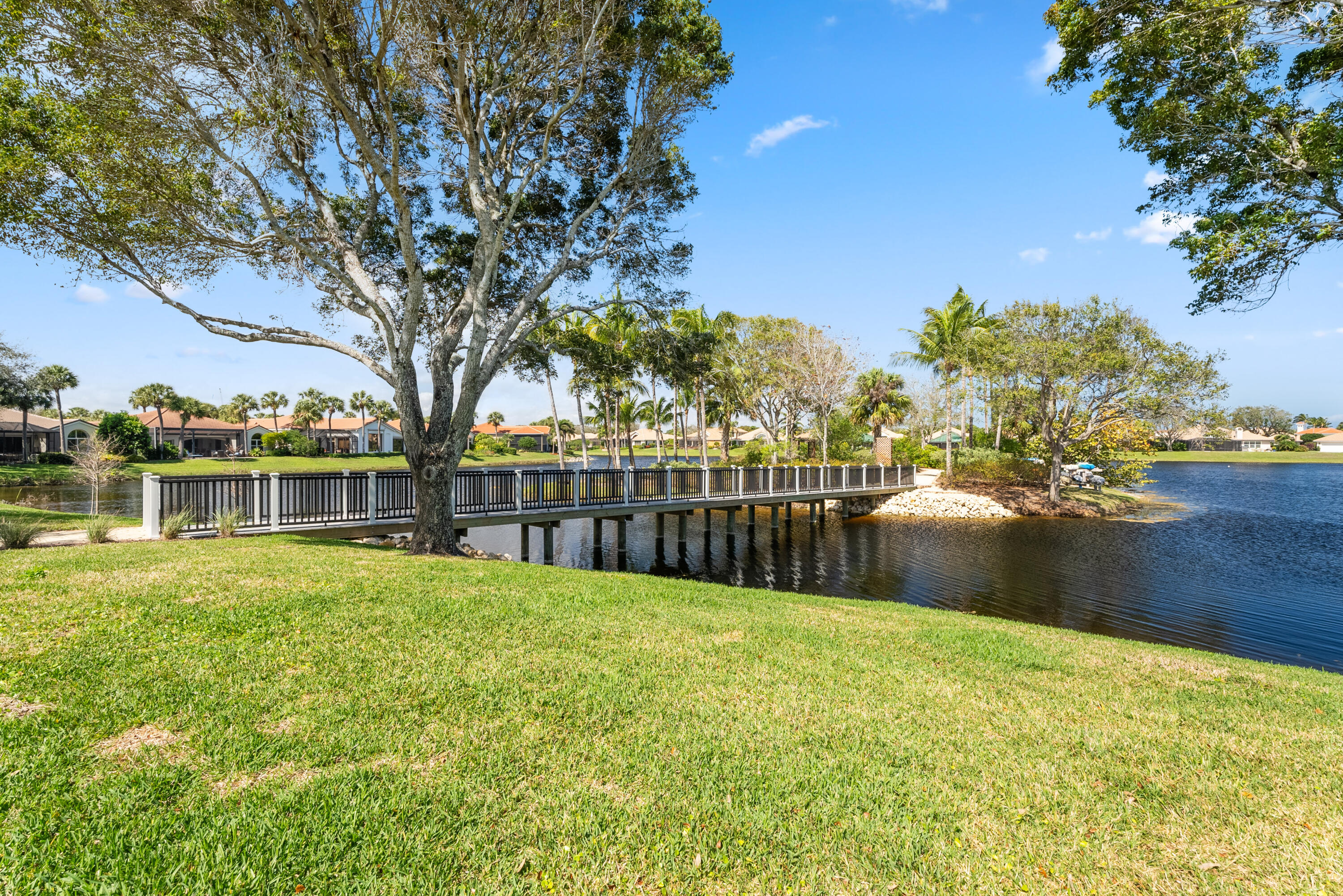 WINDRIFT AT JONATHANS LANDING - Residential