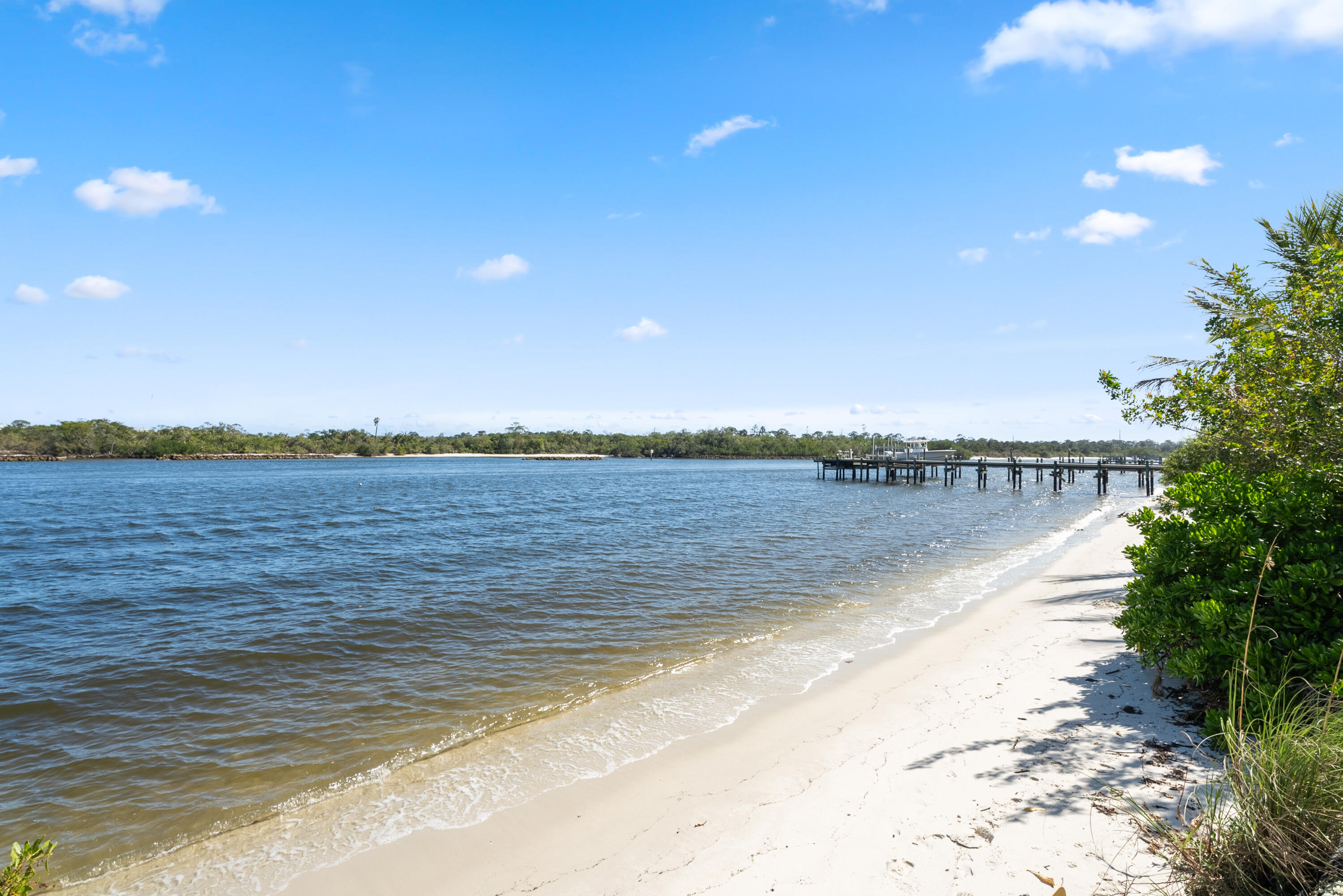 WINDRIFT AT JONATHANS LANDING - Residential