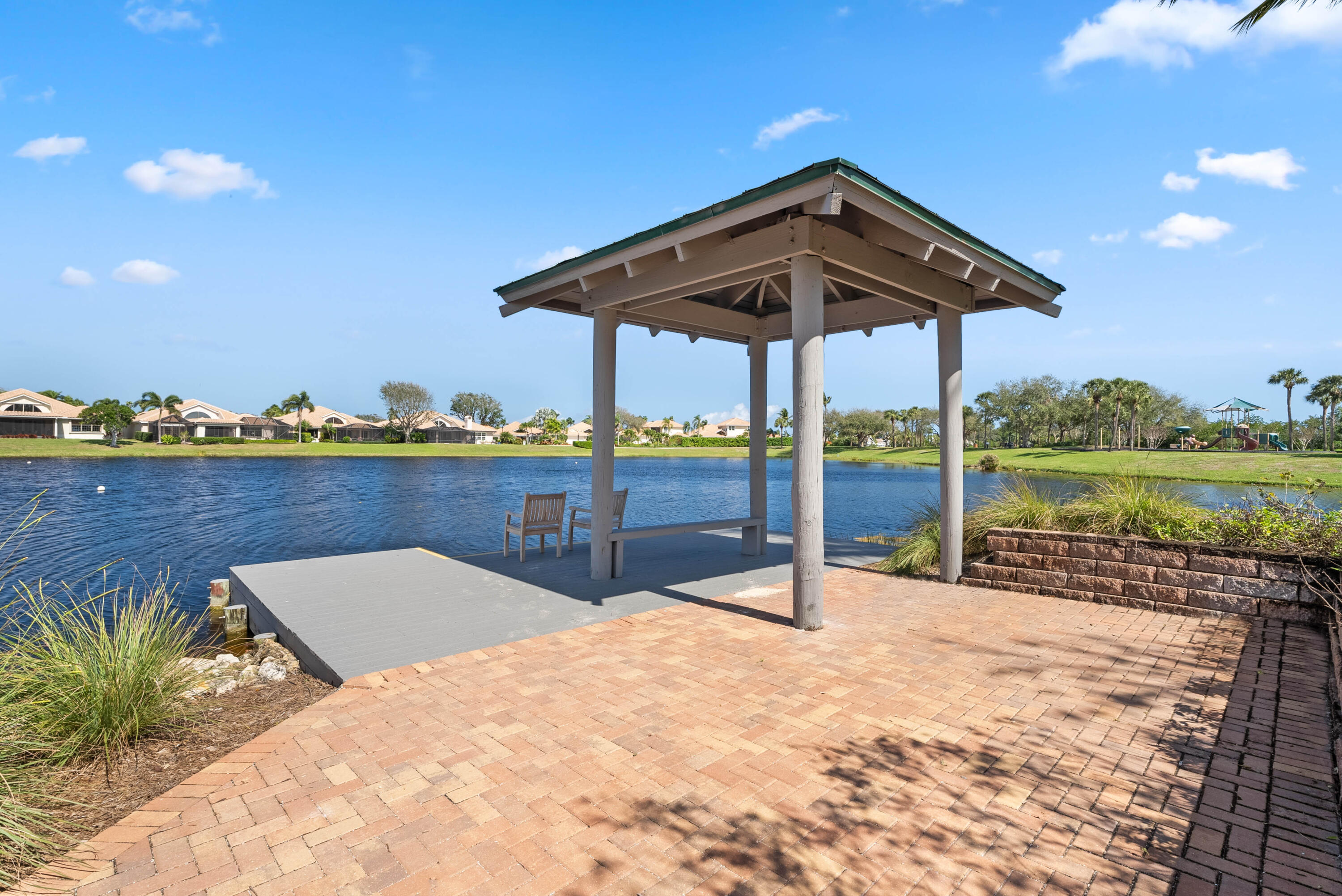 WINDRIFT AT JONATHANS LANDING - Residential