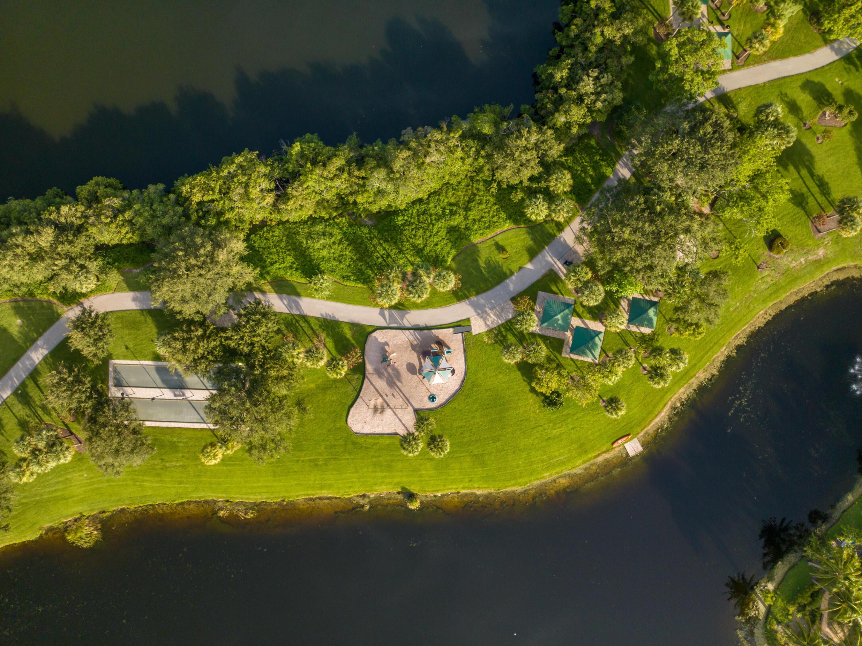 WINDRIFT AT JONATHANS LANDING - Residential